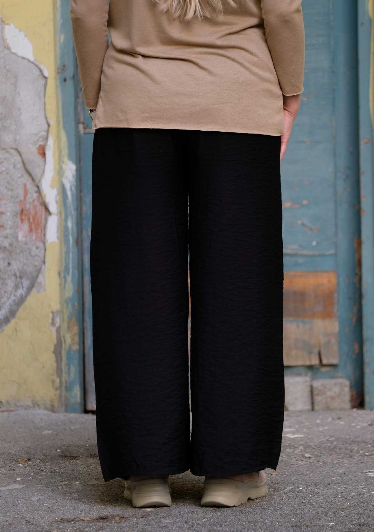 Siyah Yırtmaç Detaylı Beli Lastikli Geniş Paça Pantolon