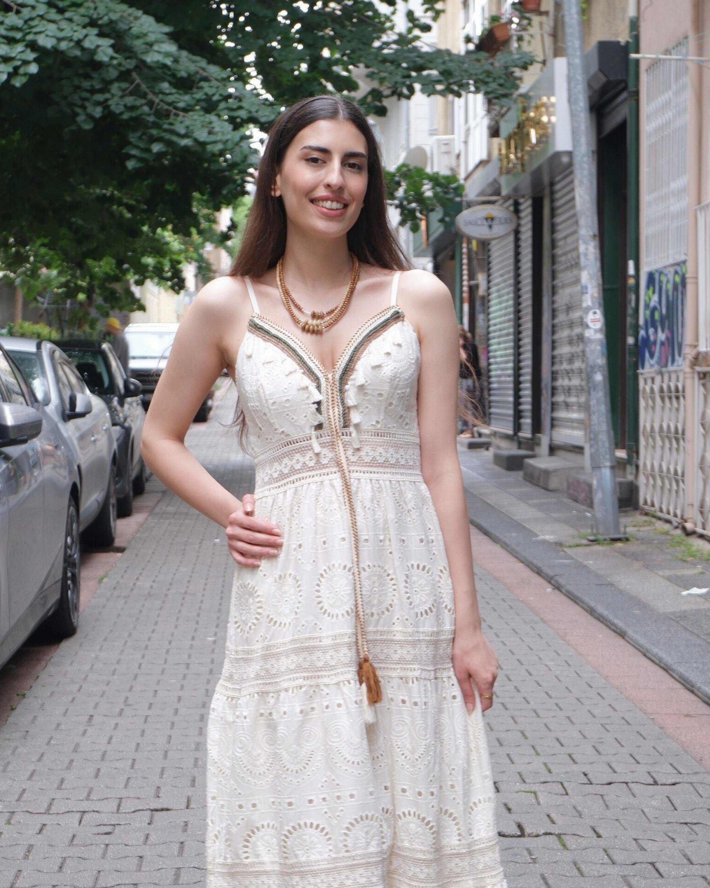 Askılı Brode Detaylı Kat Etekli Yazlık Maxi Elbise