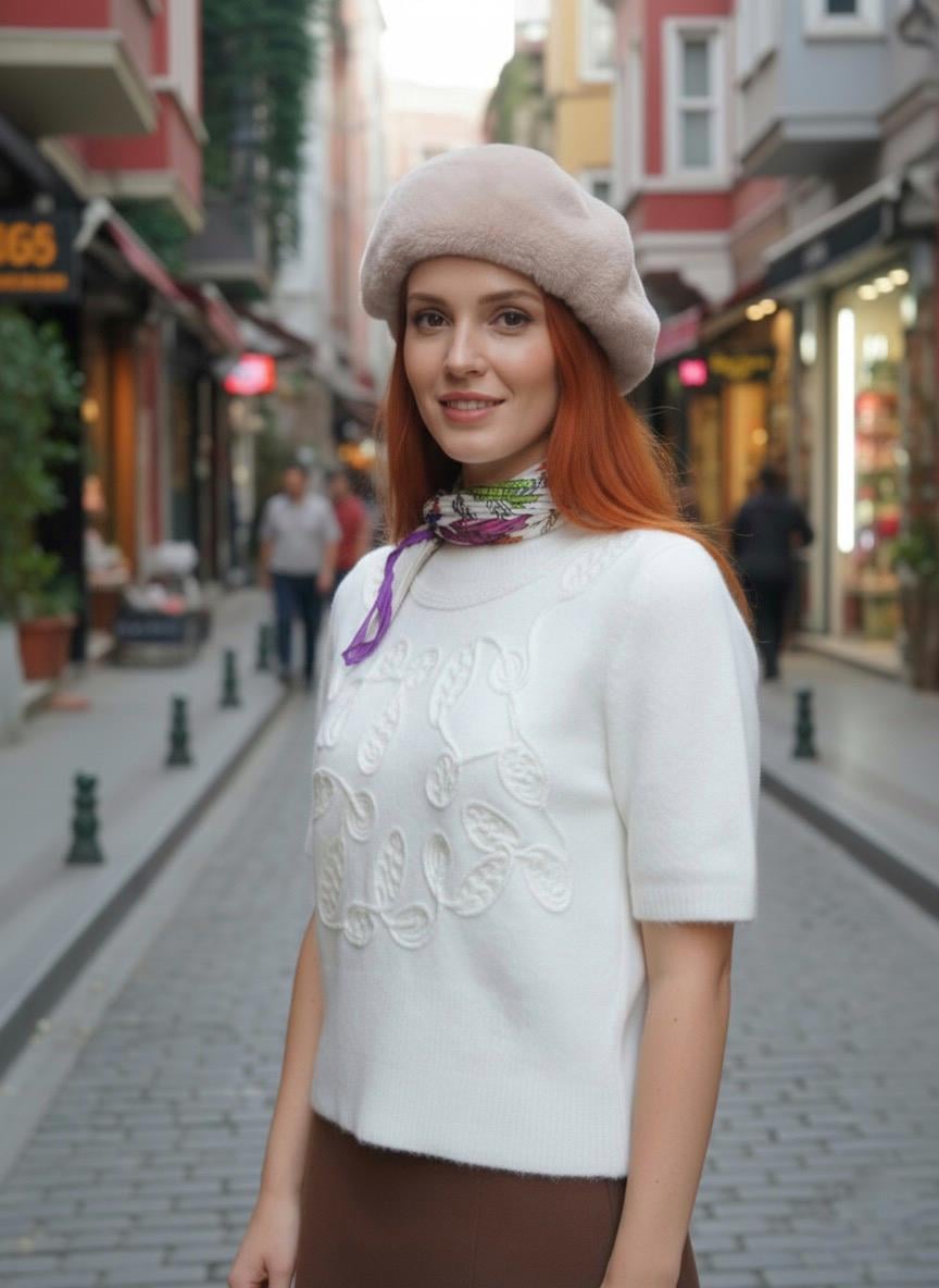 Ekru İşlemeli Kazak