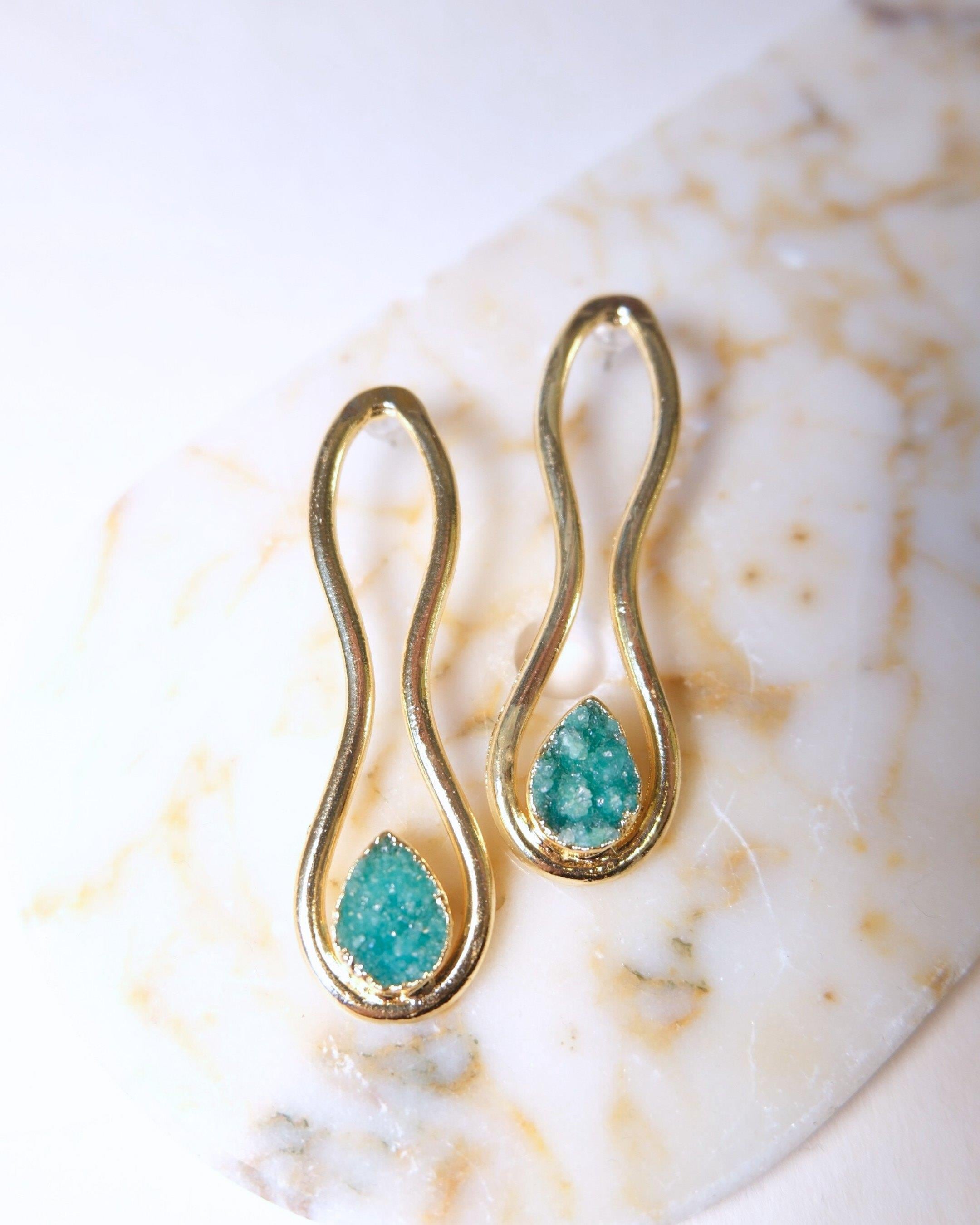Elara Yeşil Dürizi Taşlı Zarif Küpe