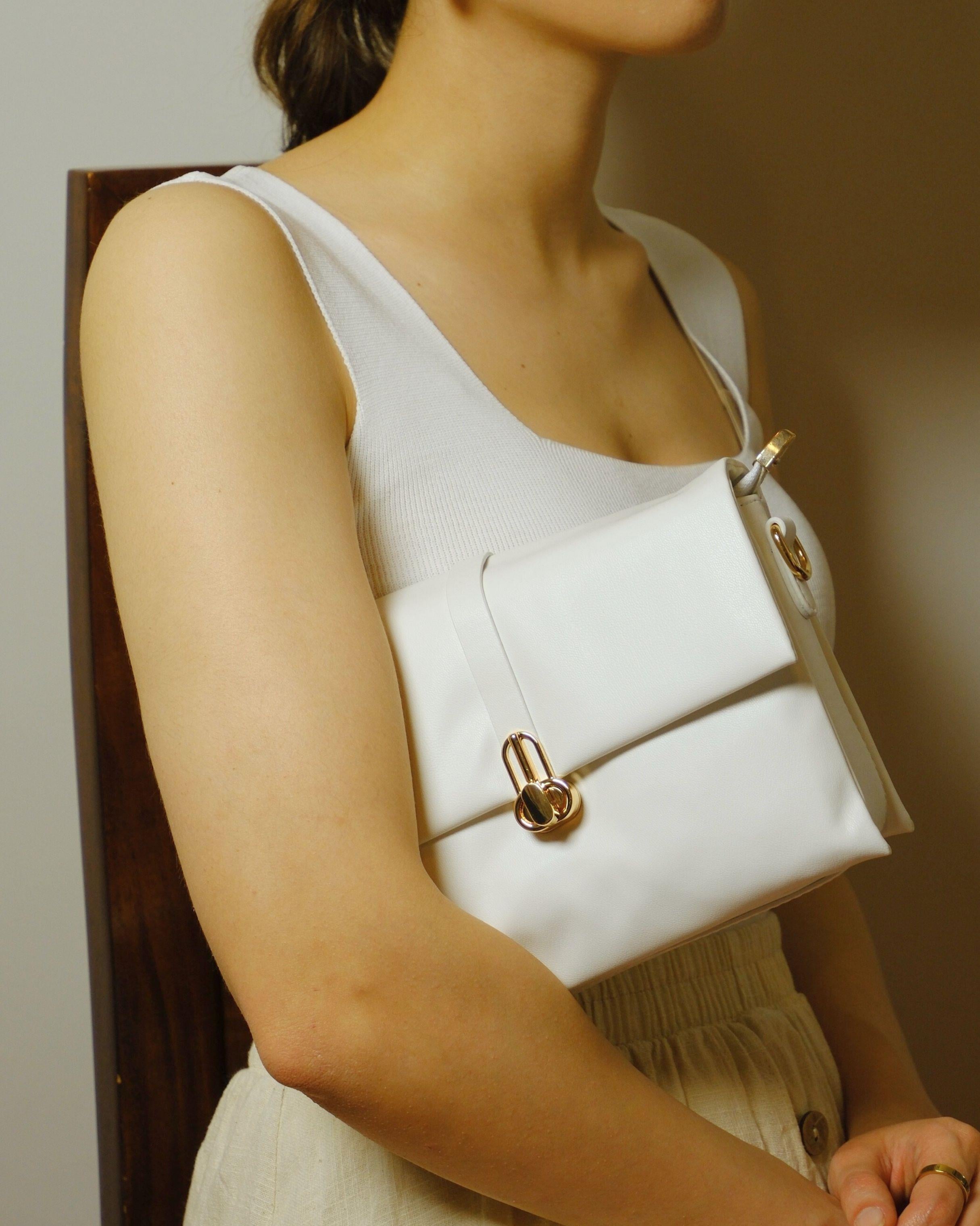 İnci Beyazı Kilitli Clutch Çanta