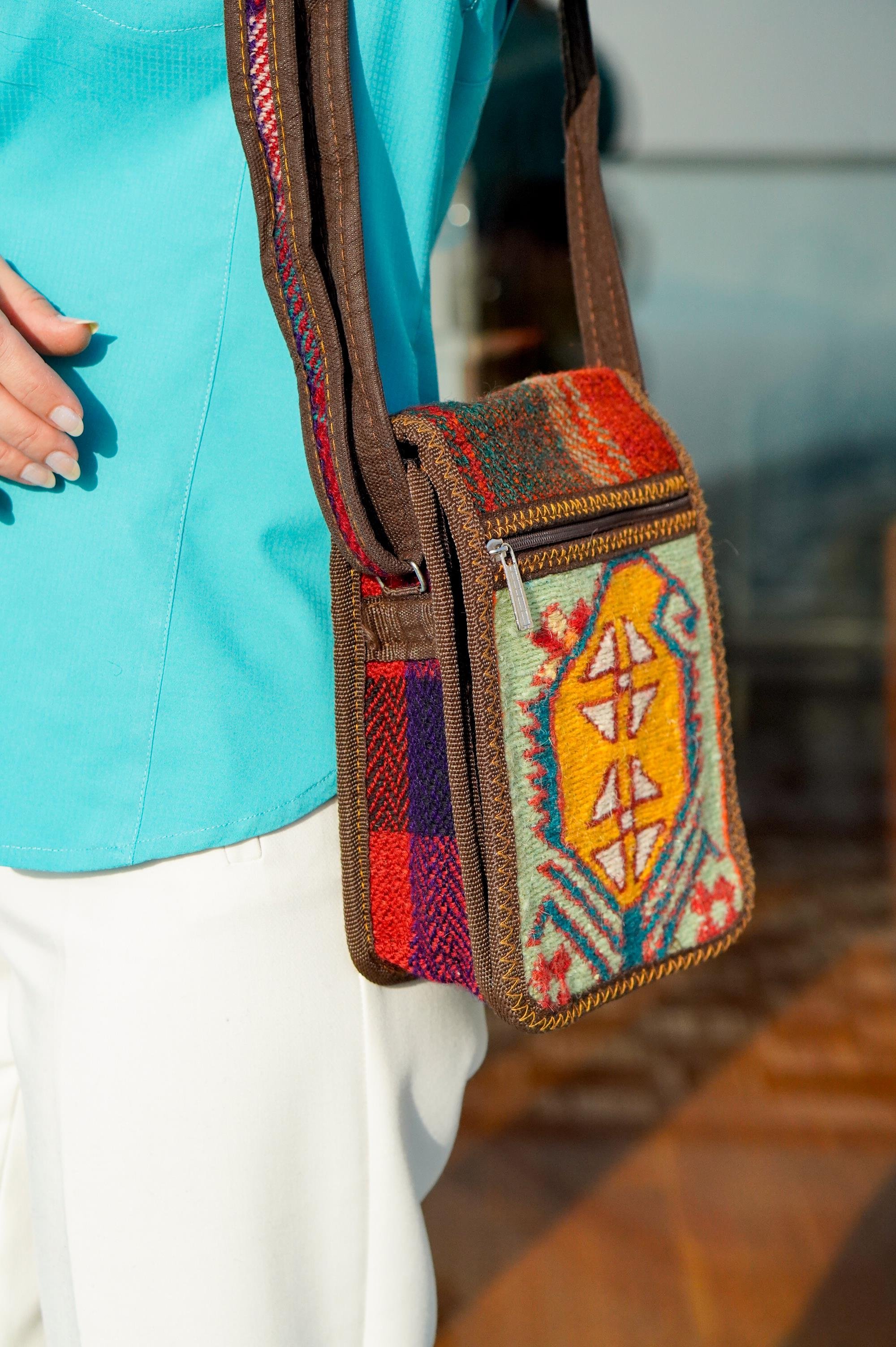 Kilim Desenli Orta Boy Çanta