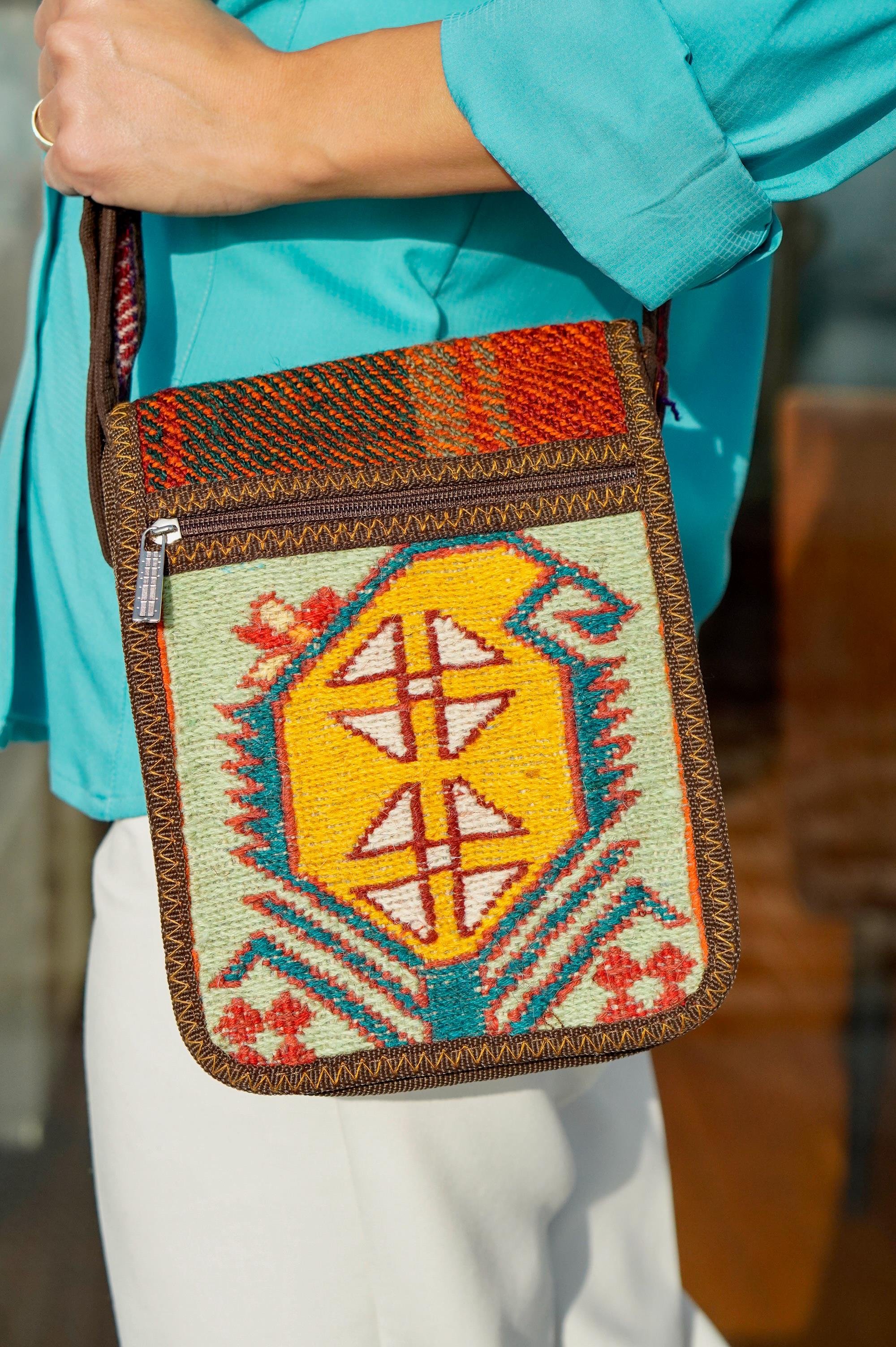 Kilim Desenli Orta Boy Çanta