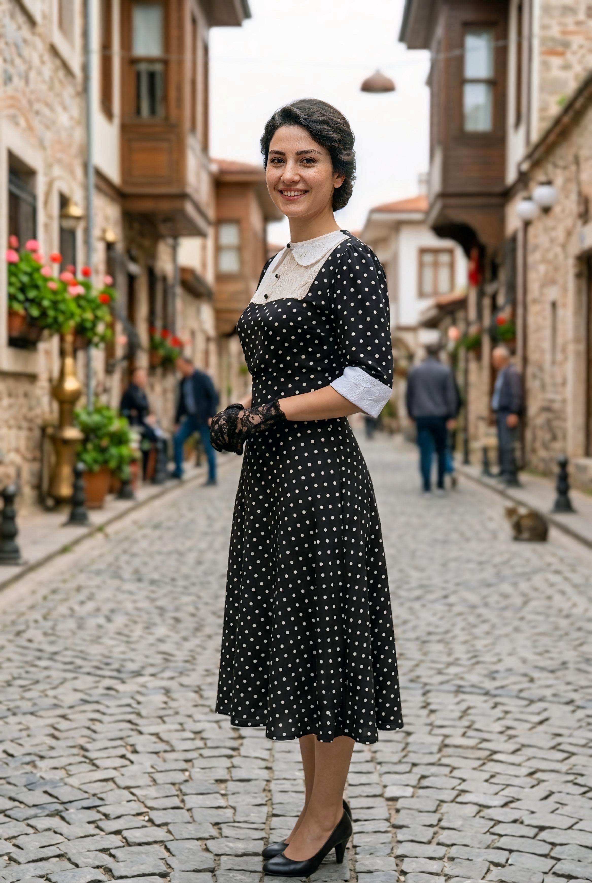 Manolya Puantiyeli Elbise