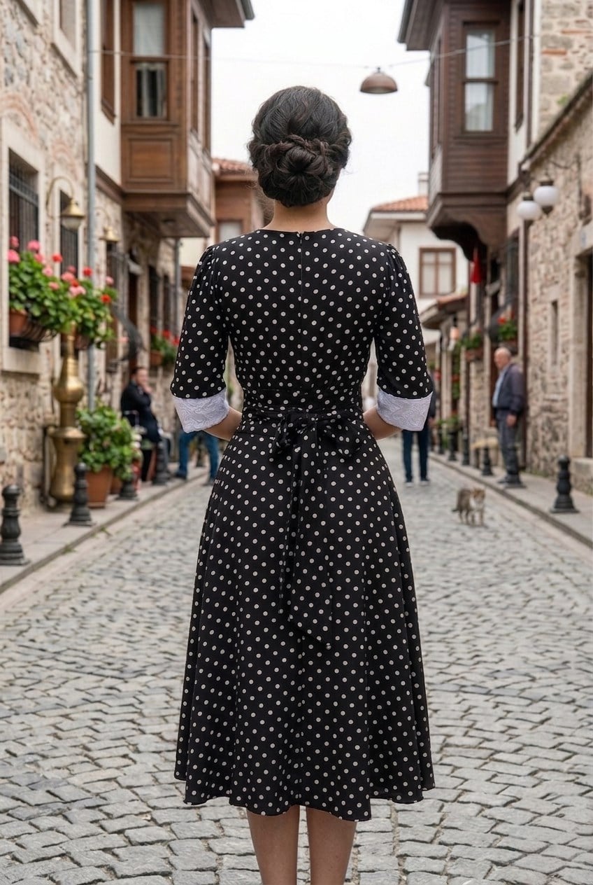 Manolya Puantiyeli Elbise