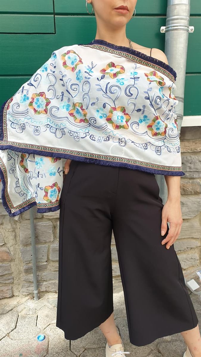 Nakış İşlemeli Şal