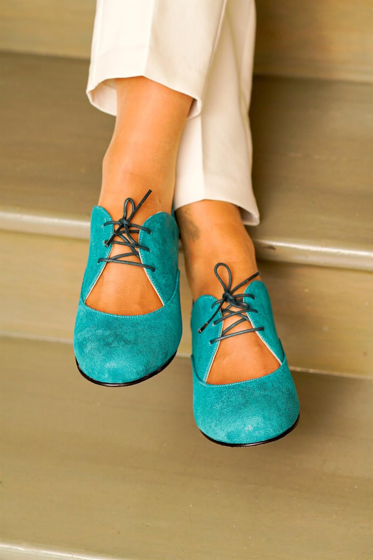 Turquoise Love Tay Tüyü Desenli Ayakkabı