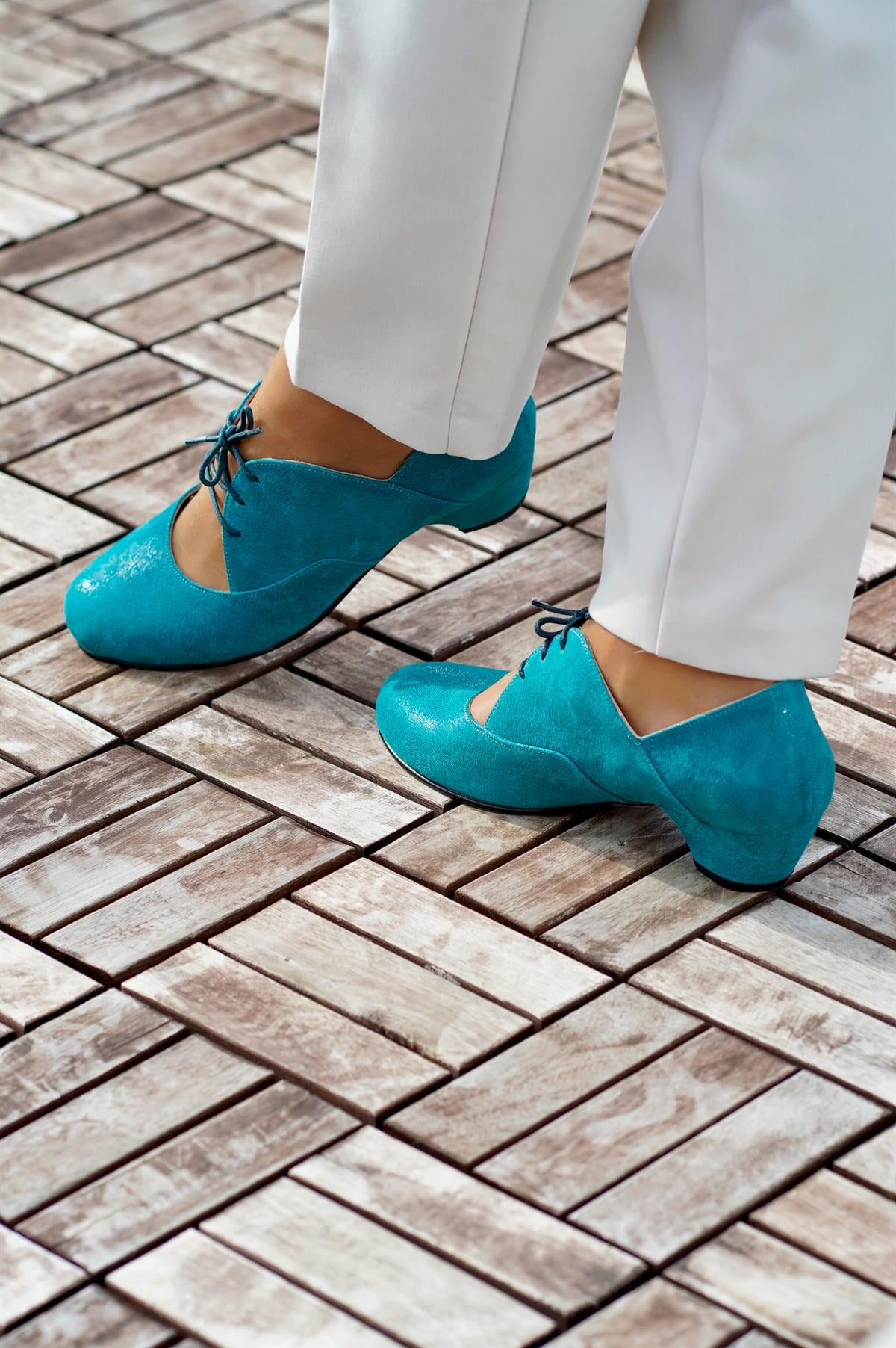 Turquoise Love Tay Tüyü Desenli Ayakkabı