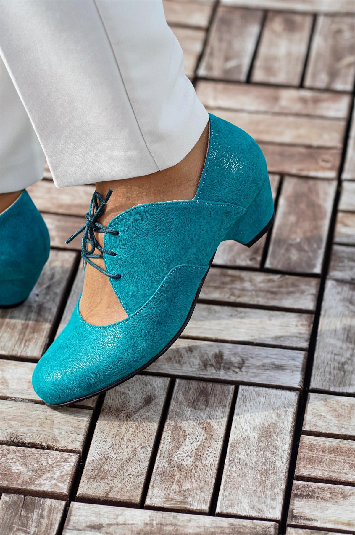 Turquoise Love Tay Tüyü Desenli Ayakkabı