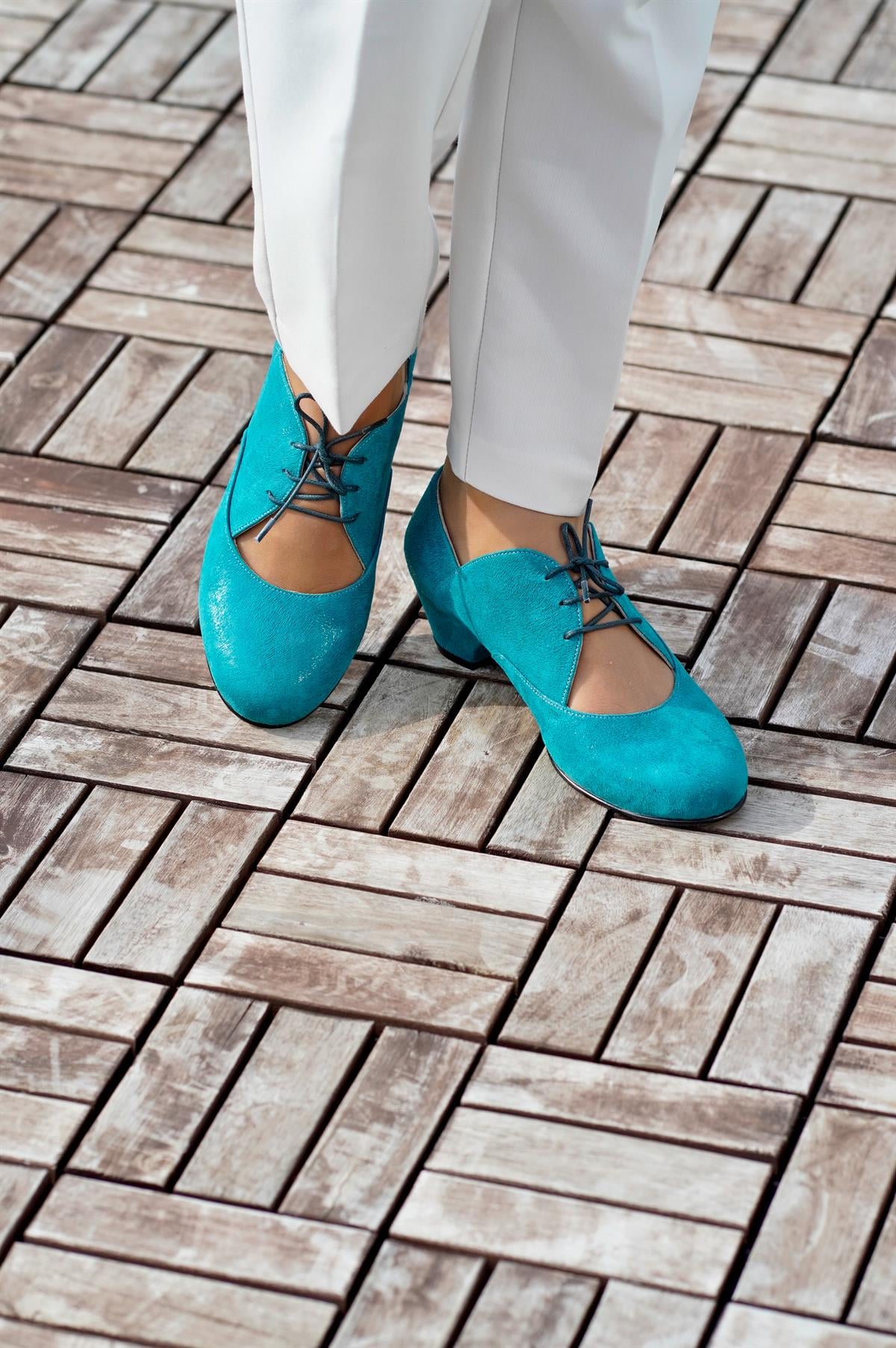 Turquoise Love Tay Tüyü Desenli Ayakkabı