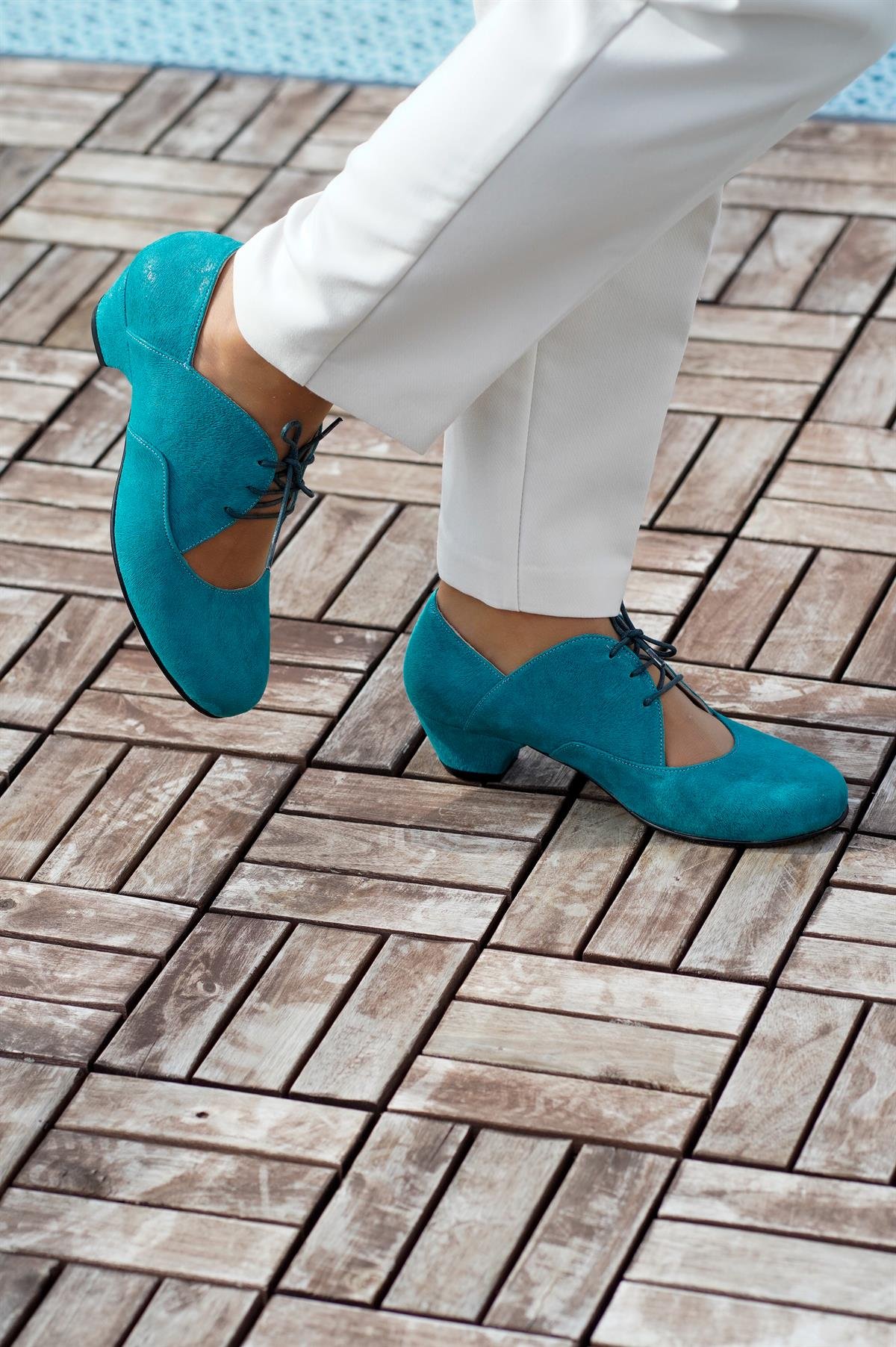 Turquoise Love Tay Tüyü Desenli Ayakkabı