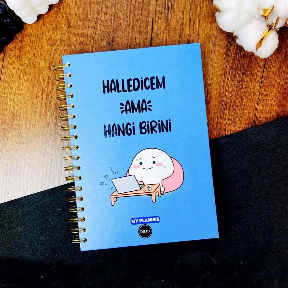 Halledicem Ama Hangi Birini Tasarımlı Spiralli Sticker'lı Tarihsiz Konuşan Ajanda Haftalık Planlayıcı Defter