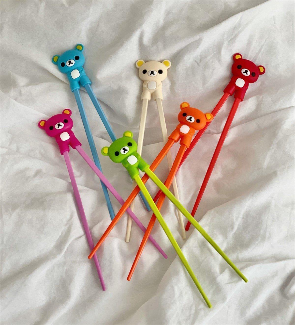 Kahverengi Renkli Chopstick Ve Chopstick Öğrenme Aparatı Beyaz
