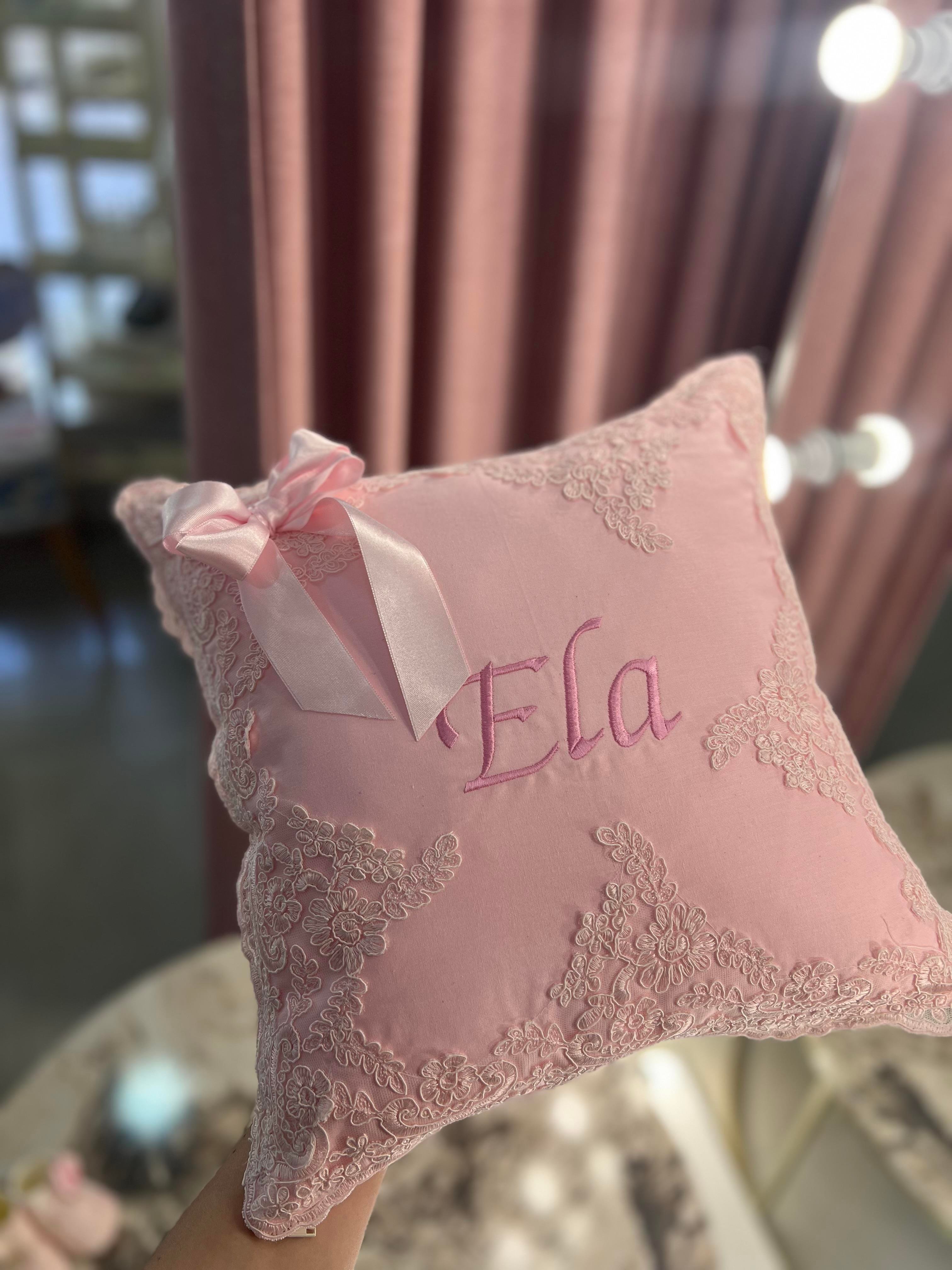 Diva Fransız Dantelli Nakışlı Yastık