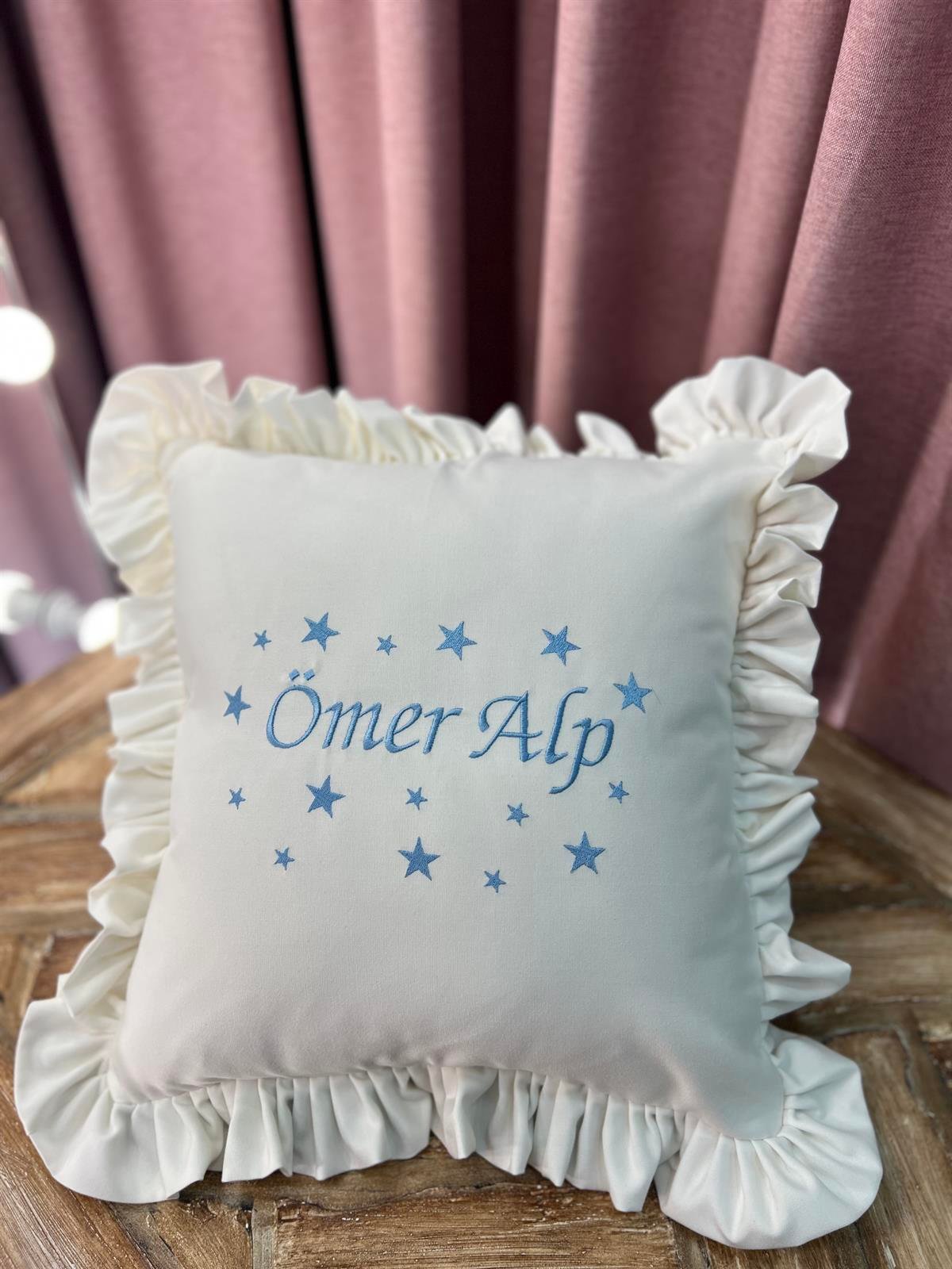 Stars Yıldız Nakışlı Yastık