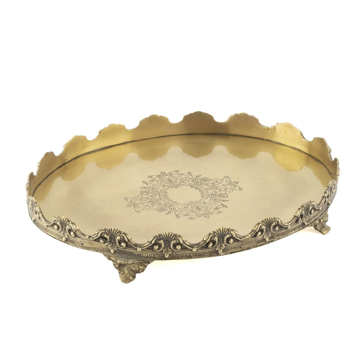 Çamlıca Home eskitme antik bakır sarı pirinç tonlu taç dalgalı bordürlü barok oymalı löküs ayaklı tabanı floral madalyon gravürlü oval metal dekoratif sunumluk tepsi beyaz zemin ürün çekimi 25x33x6 cm