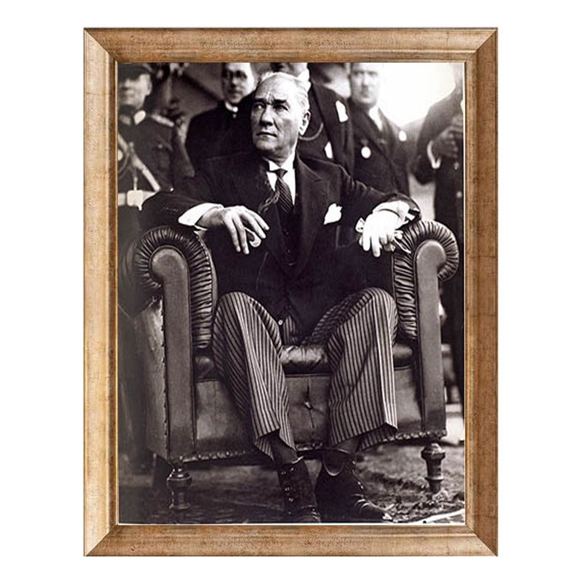 Hukuk büroları, noterler ve klasik kütüphaneler için antika dokulu eskitme ahşap çerçevede siyah beyaz Gazi Mustafa Kemal kanvas resmi