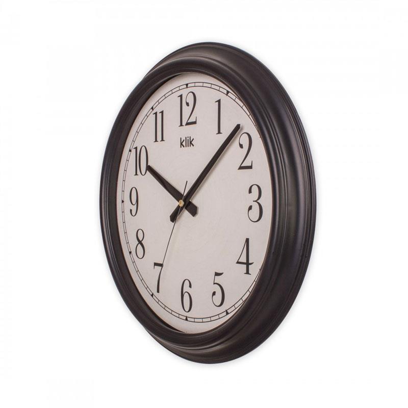 Yan açıdan siyah çerçeveli klasik duvar saati, beyaz kadran ve net rakamlar.