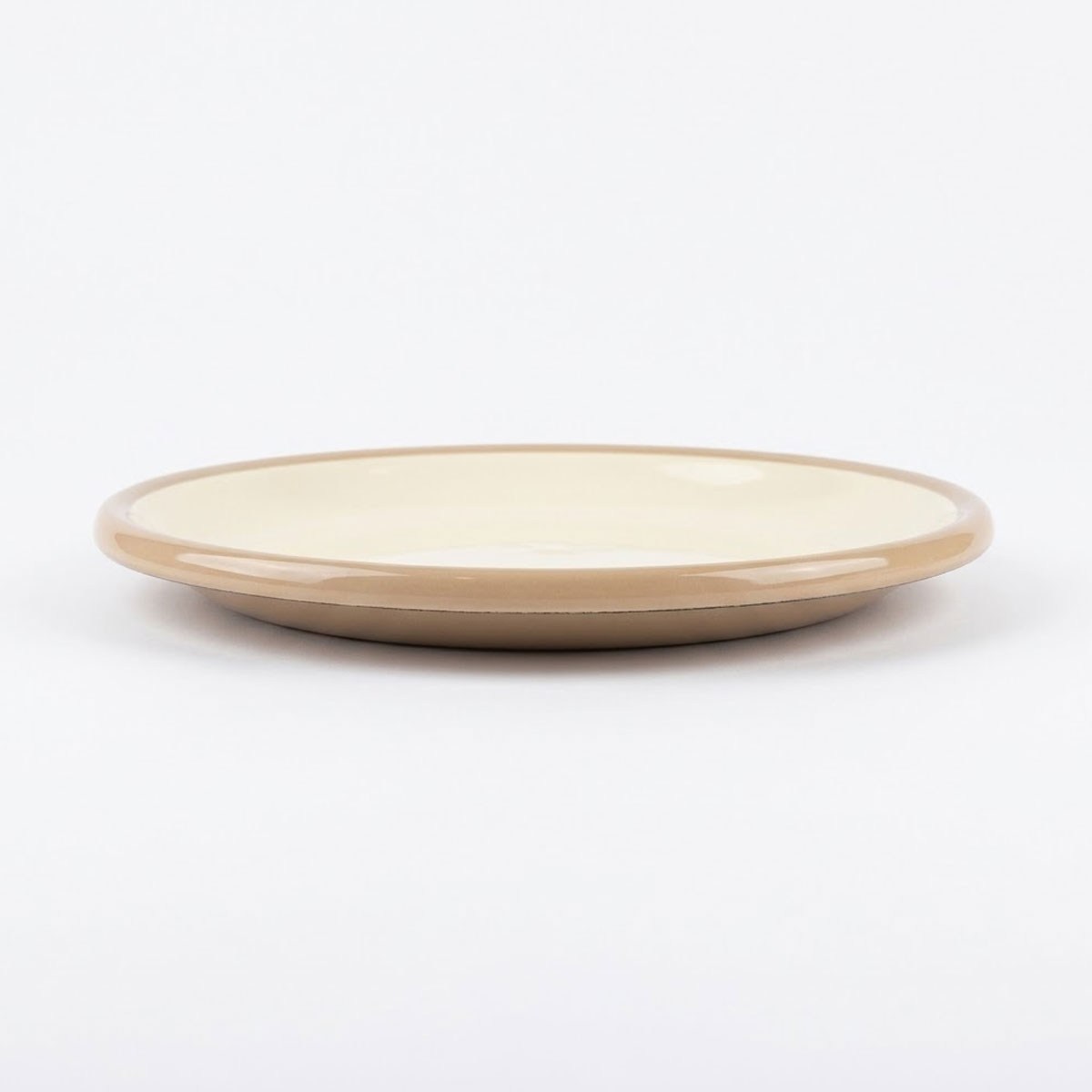 Bej dış gövdesi ve kıvrımlı kenar profiliyle 16 cm bal rengi emaye tabak Çamlıca Home