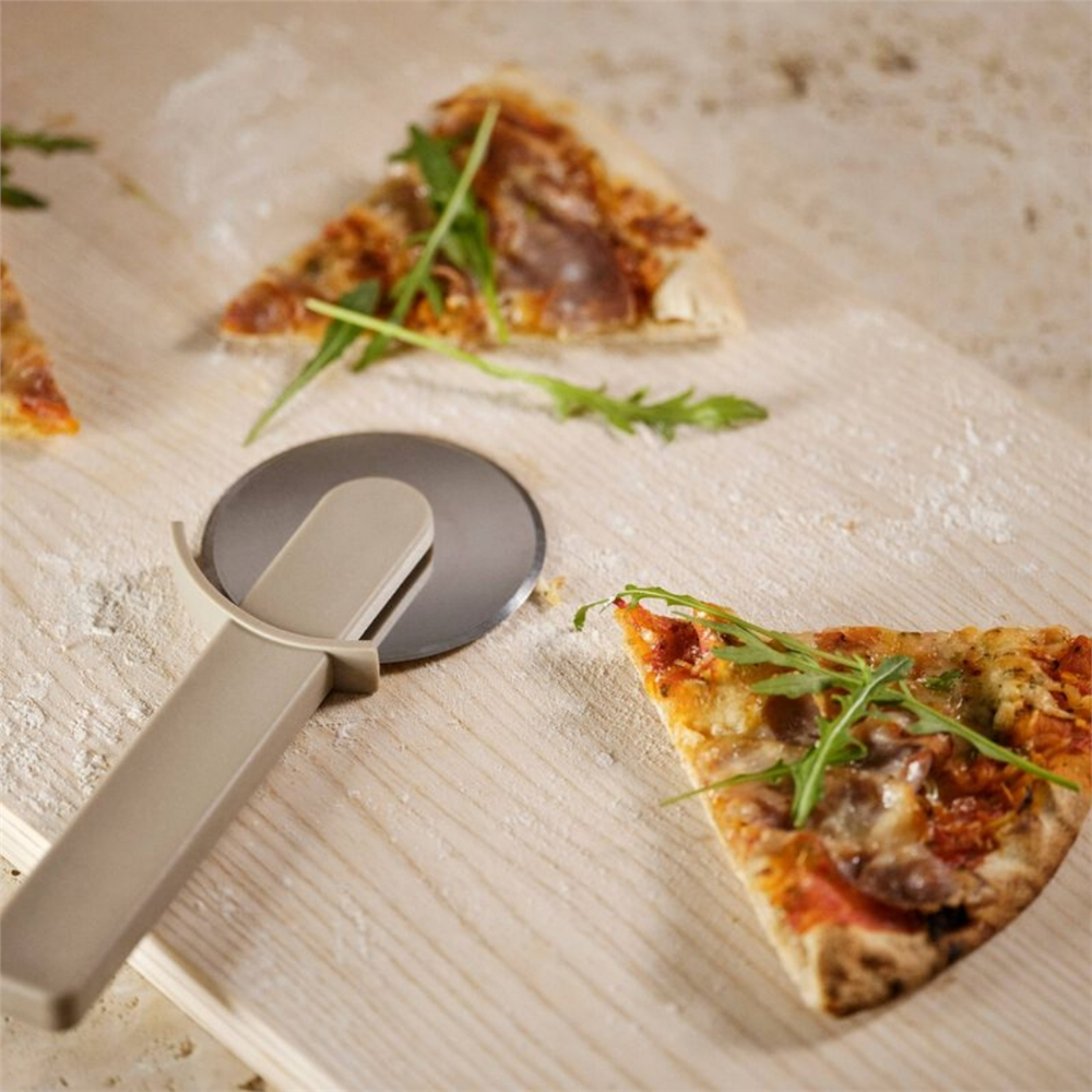 Singles Pizza Kesici Soft Taupe 8x20 cm - Zone Denmark