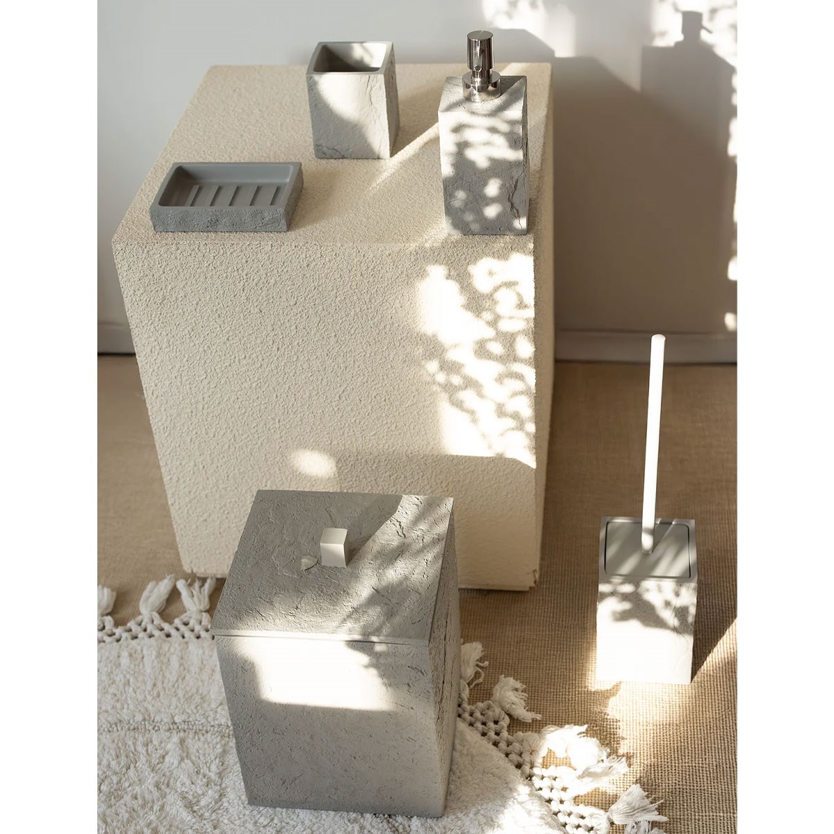 Çamlıca Home Terra 5 Parça Beton Dokulu Gri Kare Banyo Aksesuar Seti Konsept Görseli - İrya