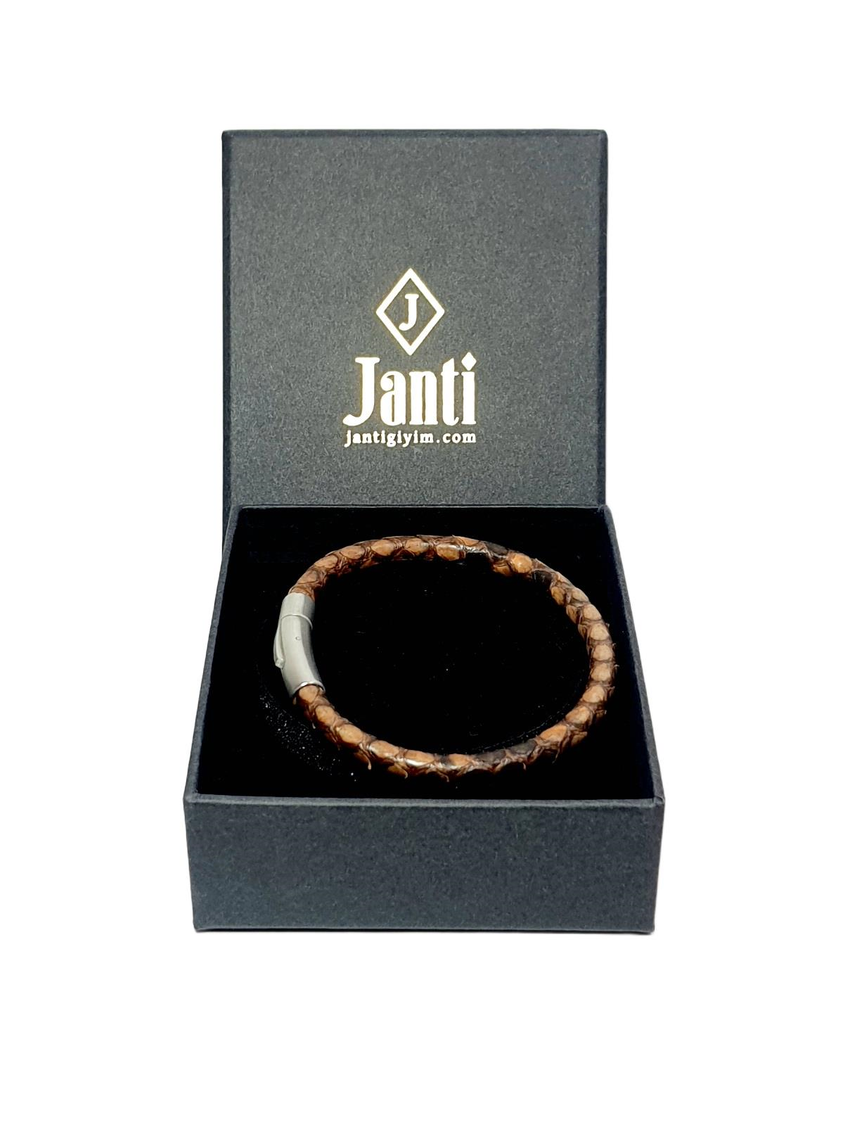 Deri BileklikJTAW25BLK1579 HAKİKİ YILAN DERİSİ BEJ RENK PASLANMAZ ÇELİK KAPAMA GARANTİLİ HEDİYE KUTULU JANTİ DERİ BİLEKLİKJanti