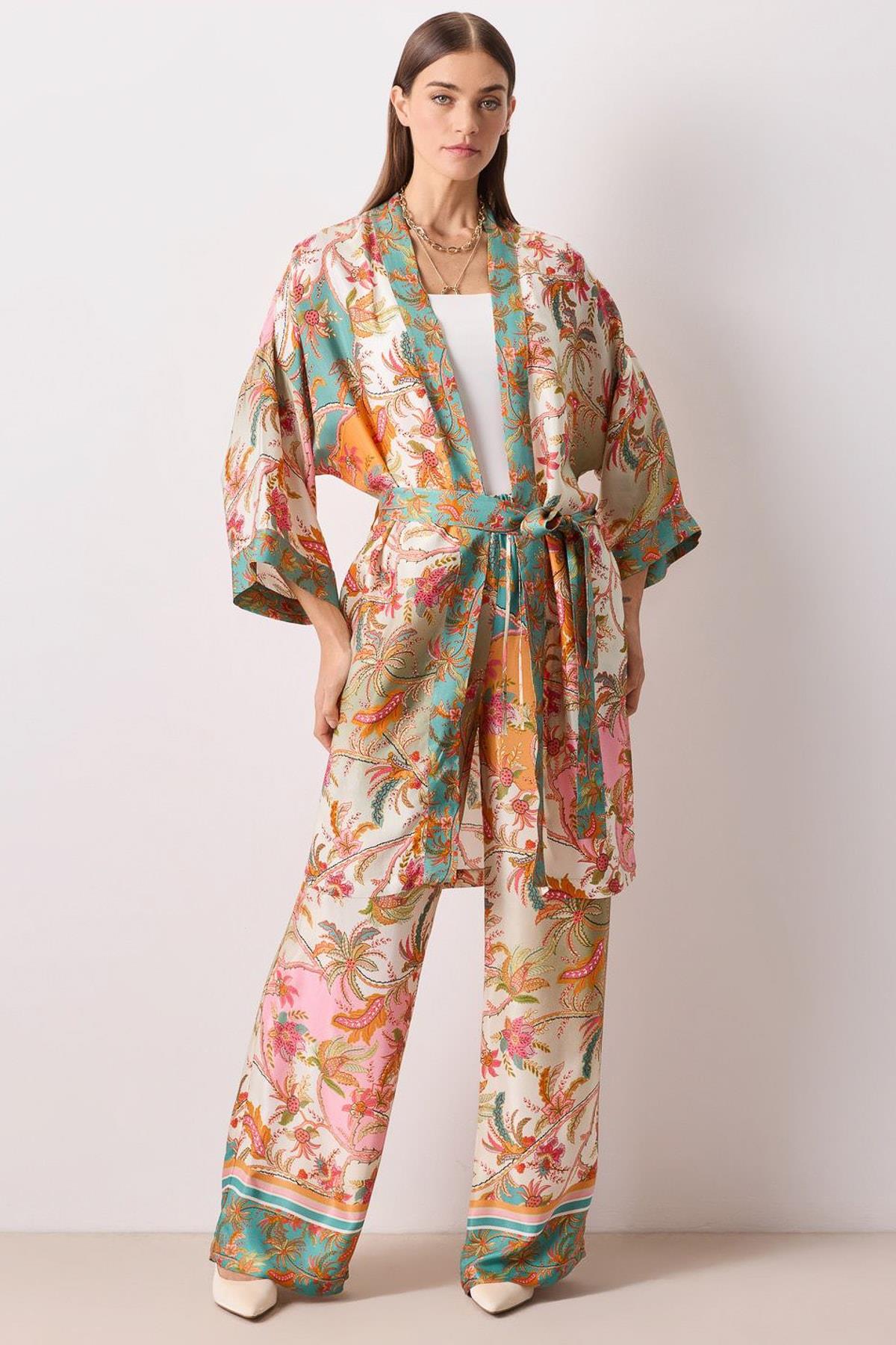 IPEKYOL Açık Pembe Çiçek Desenli Kuşaklı Pardesü