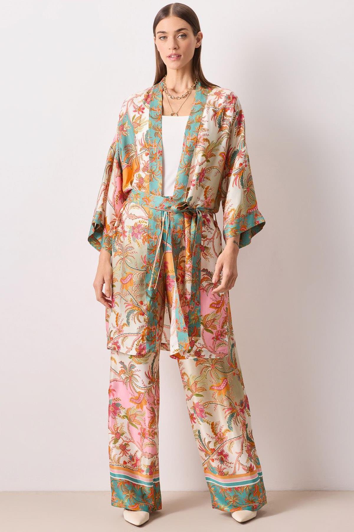 IPEKYOL Açık Pembe Çiçek Desenli Kuşaklı Pardesü