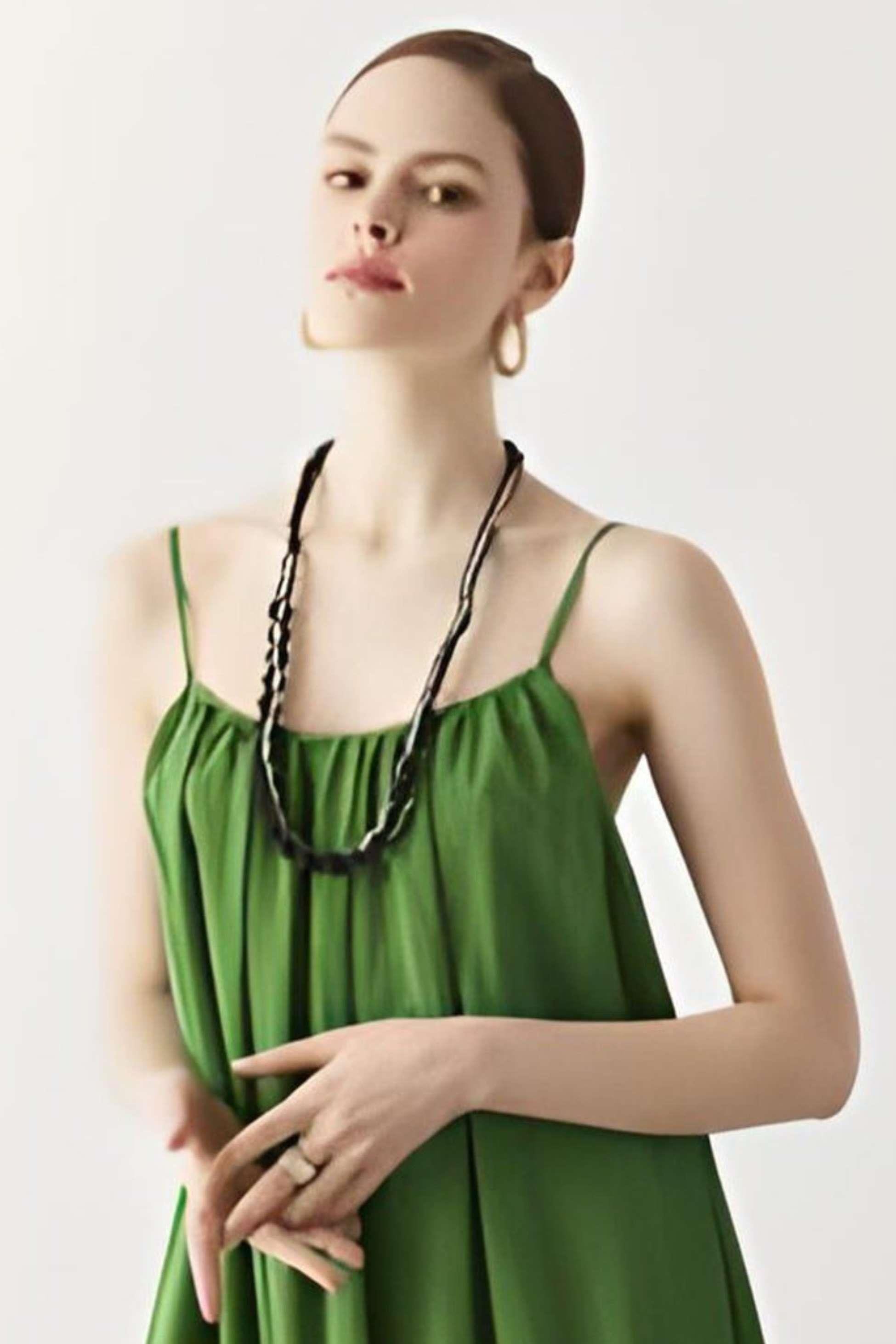 IPEKYOL Uzun Siyah Kolye