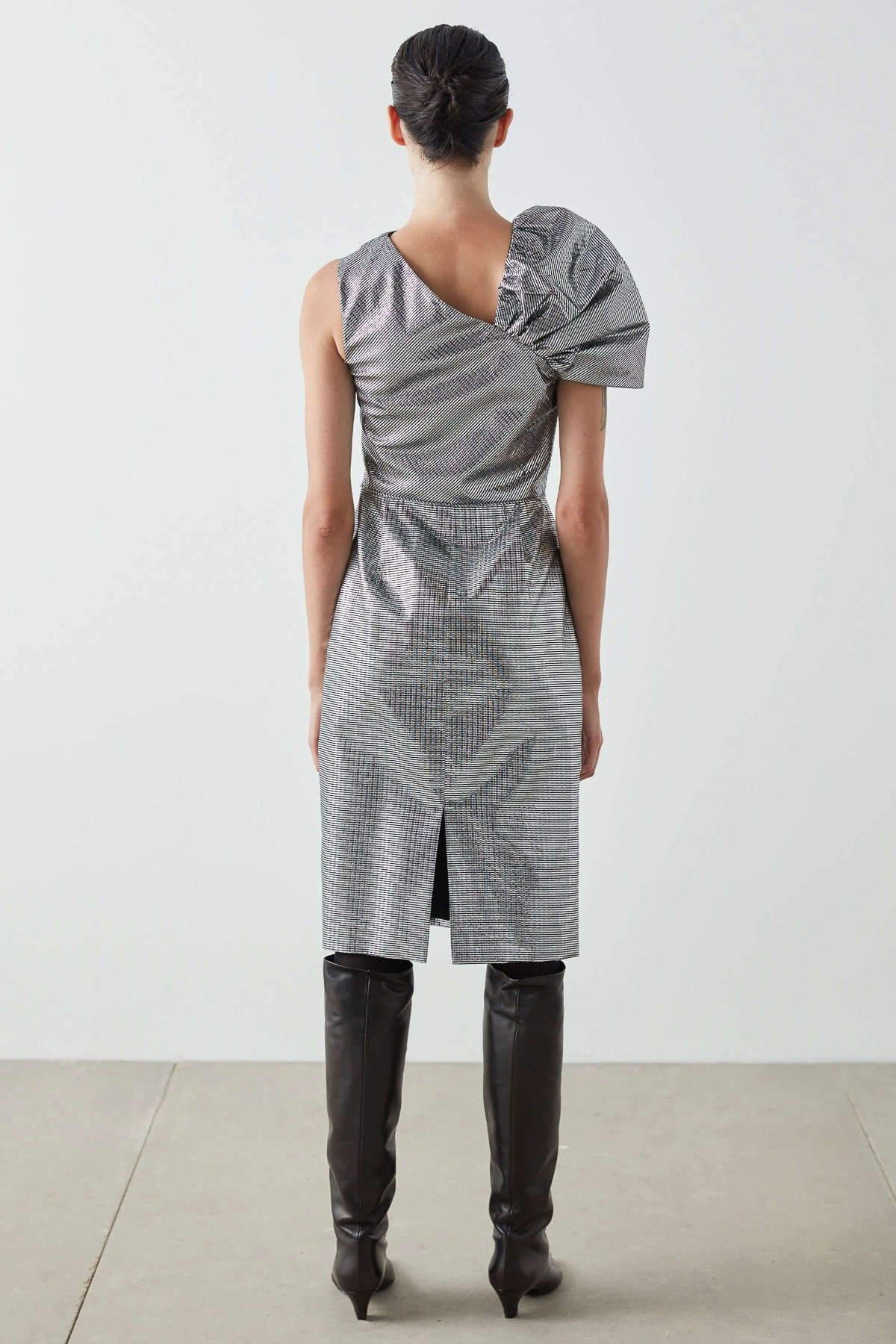 MACHKA Asimetrik Yaka Metalik Gümüş Elbise