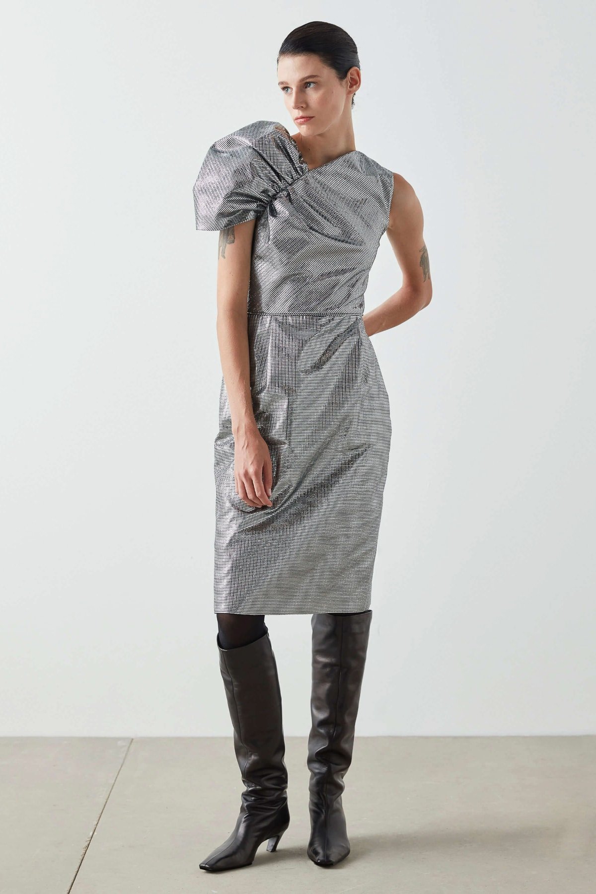 MACHKA Asimetrik Yaka Metalik Gümüş Elbise