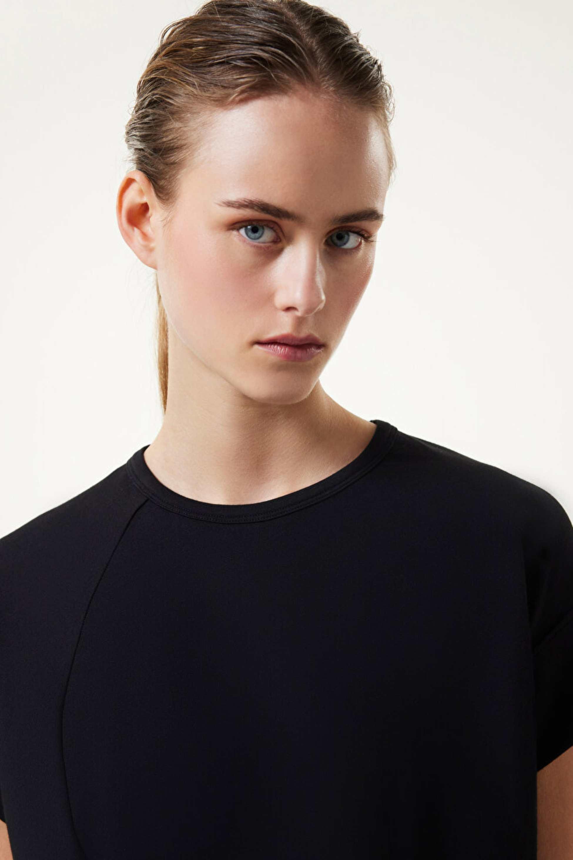 MACHKA SIYAH 70005 / T-SHIRT