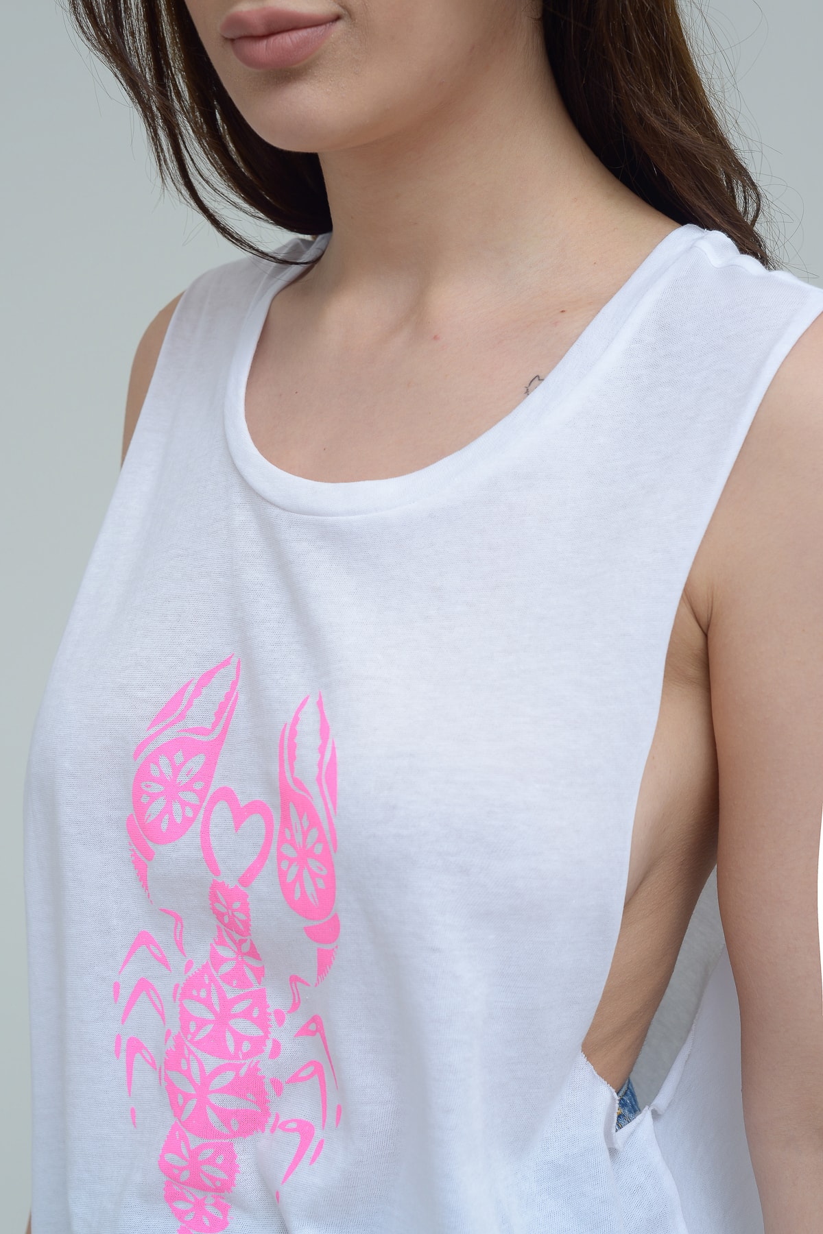 TWIST Akrep Desen Beyaz-Fuşya Kolsuz T-shirt
