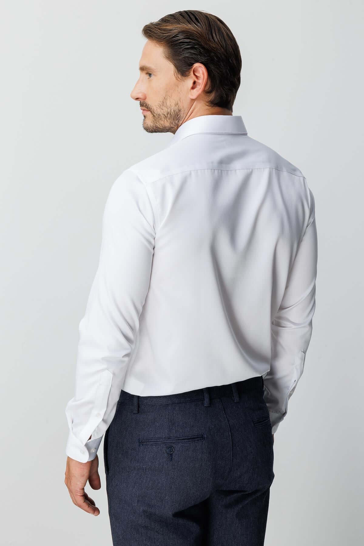 Beyaz Slim Fit Dar Kalıp Klasik Yaka Düz Uzun Kollu Cepsiz %100 Pamuk Non Iron Gömlek 