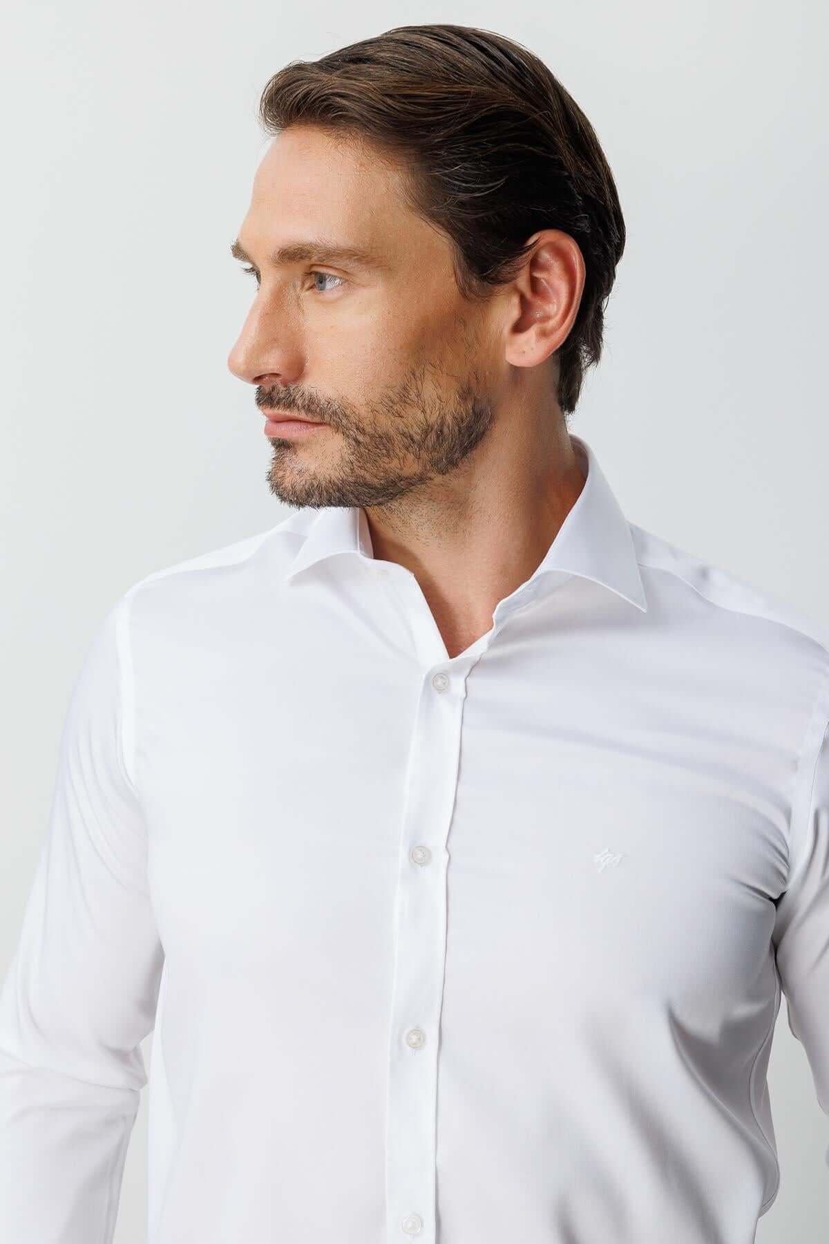 Beyaz Slim Fit Dar Kalıp Klasik Yaka Düz Uzun Kollu Cepsiz %100 Pamuk Non Iron Gömlek 