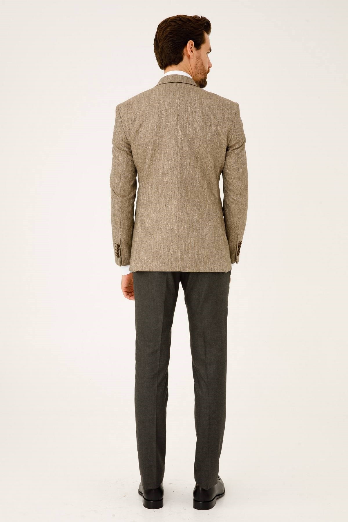 ERKEK BEJ SLIM FIT / DAR KALIP KIRLANGIÇ YAKA CEKET