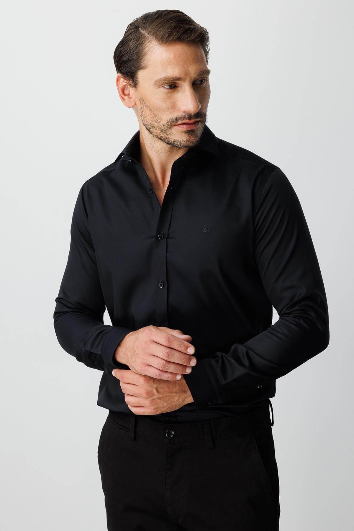 Siyah Regular Fit Geniş Kalıp Klasik Yaka Düz Uzun Kollu Cepsiz %100 Pamuk Non Iron Gömlek