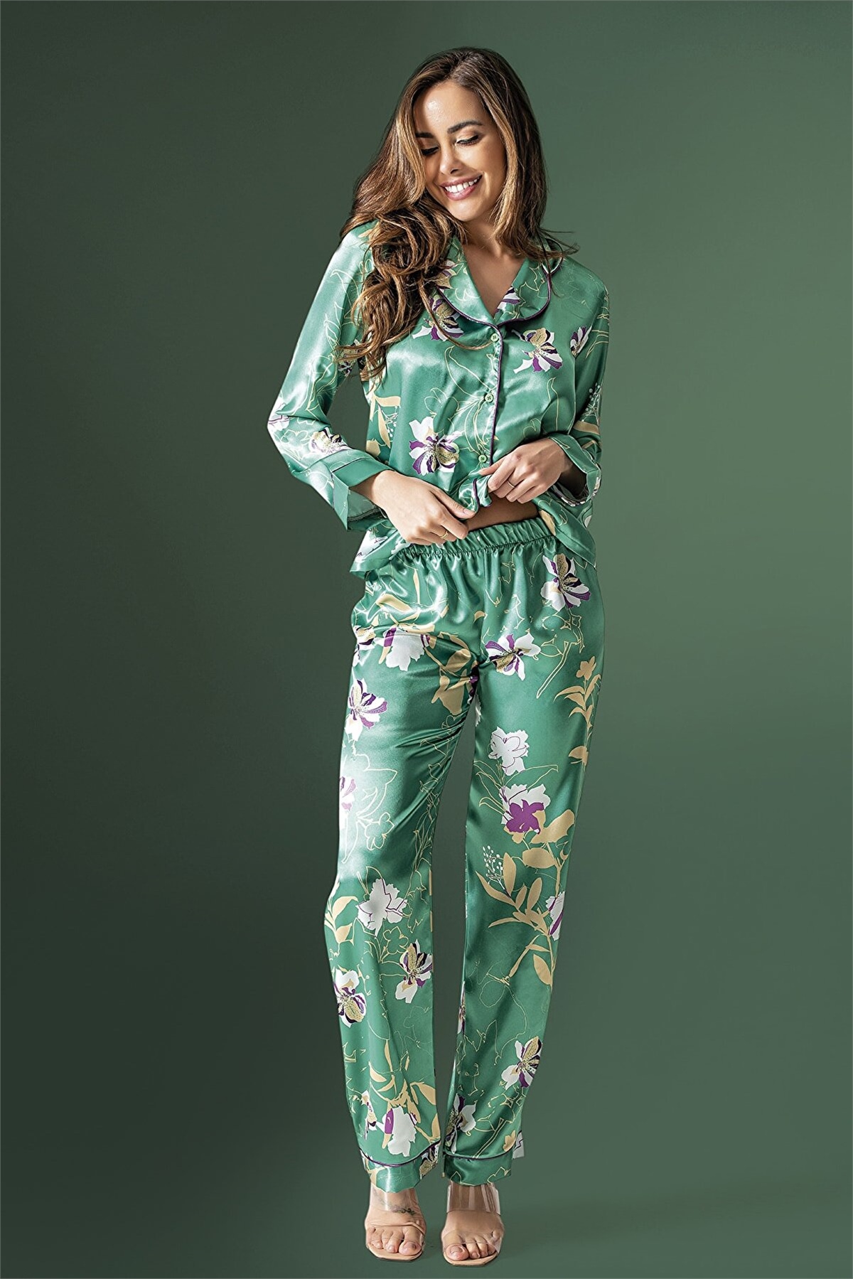 Kadın Yeşil Desenli Önden Düğmeli Saten Pijama Takımı 2210Sabahlıklı Pijama TakımıLoomerie