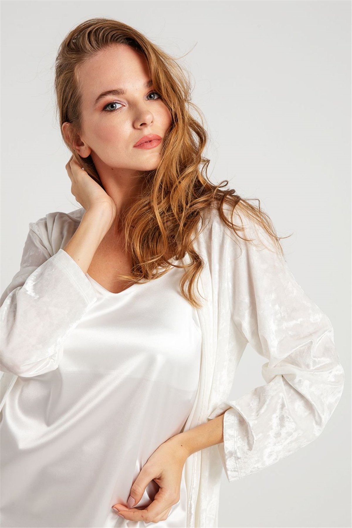 Magic Form 32960 Kadın Ekru Kadife Bride SabahlıkKadın SabahlıkMagic Form