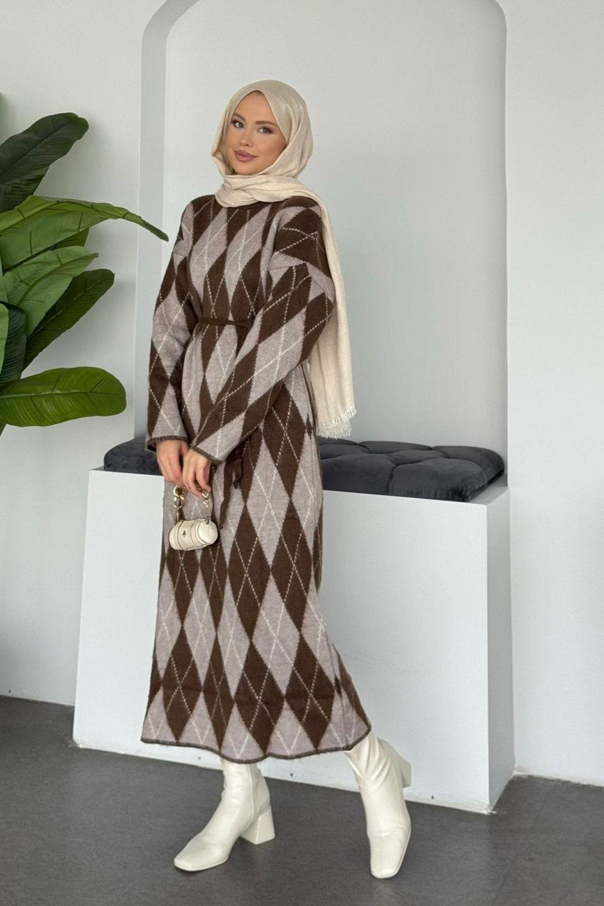 Baklava Desenli Triko Elbise Bej, Fiyatları Baklava Desenli Triko Elbise Bej - Haza Moda