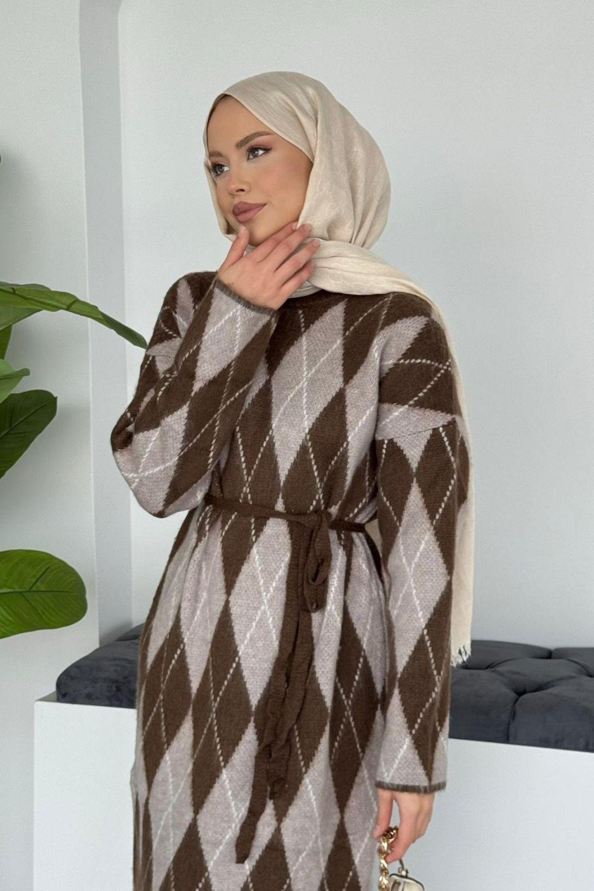 Baklava Desenli Triko Elbise Bej, Fiyatları Baklava Desenli Triko Elbise Bej - Haza Moda