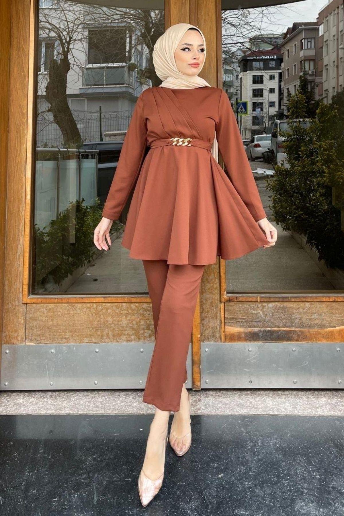Beli Zincirli Yan Piliseli Takım Kahve, Fiyatları Beli Zincirli Yan Piliseli Takım Kahve – Haza Moda | Tesettür Giyim