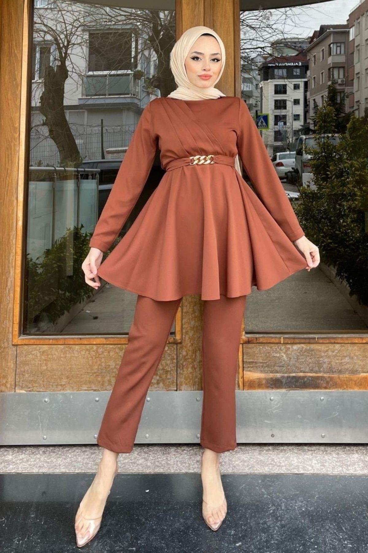 Beli Zincirli Yan Piliseli Takım Kahve, Fiyatları Beli Zincirli Yan Piliseli Takım Kahve – Haza Moda | Tesettür Giyim