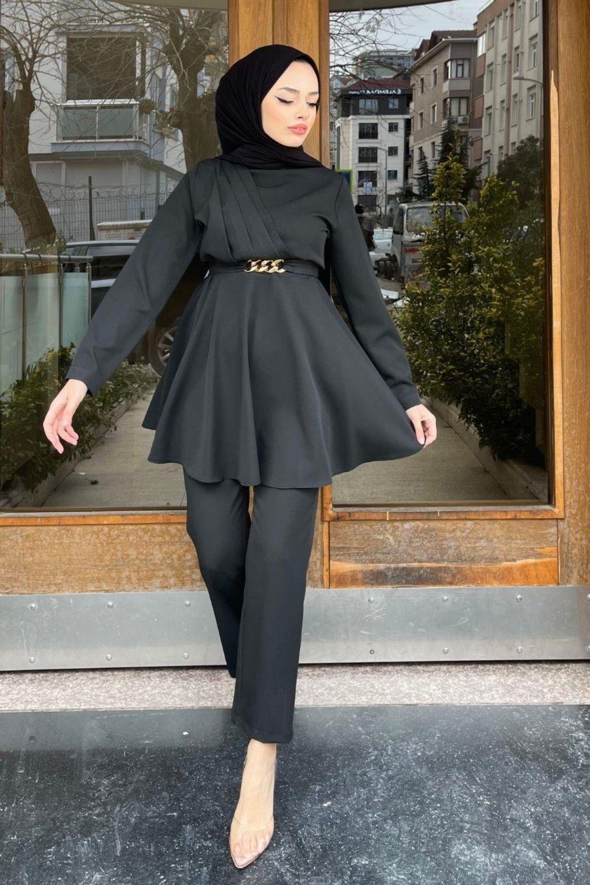 Beli Zincirli Yan Piliseli Takım Siyah, Fiyatları Beli Zincirli Yan Piliseli Takım Siyah – Haza Moda | Tesettür Giyim