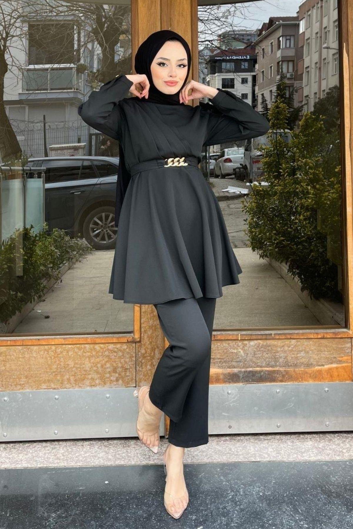 Beli Zincirli Yan Piliseli Takım Siyah, Fiyatları Beli Zincirli Yan Piliseli Takım Siyah – Haza Moda | Tesettür Giyim