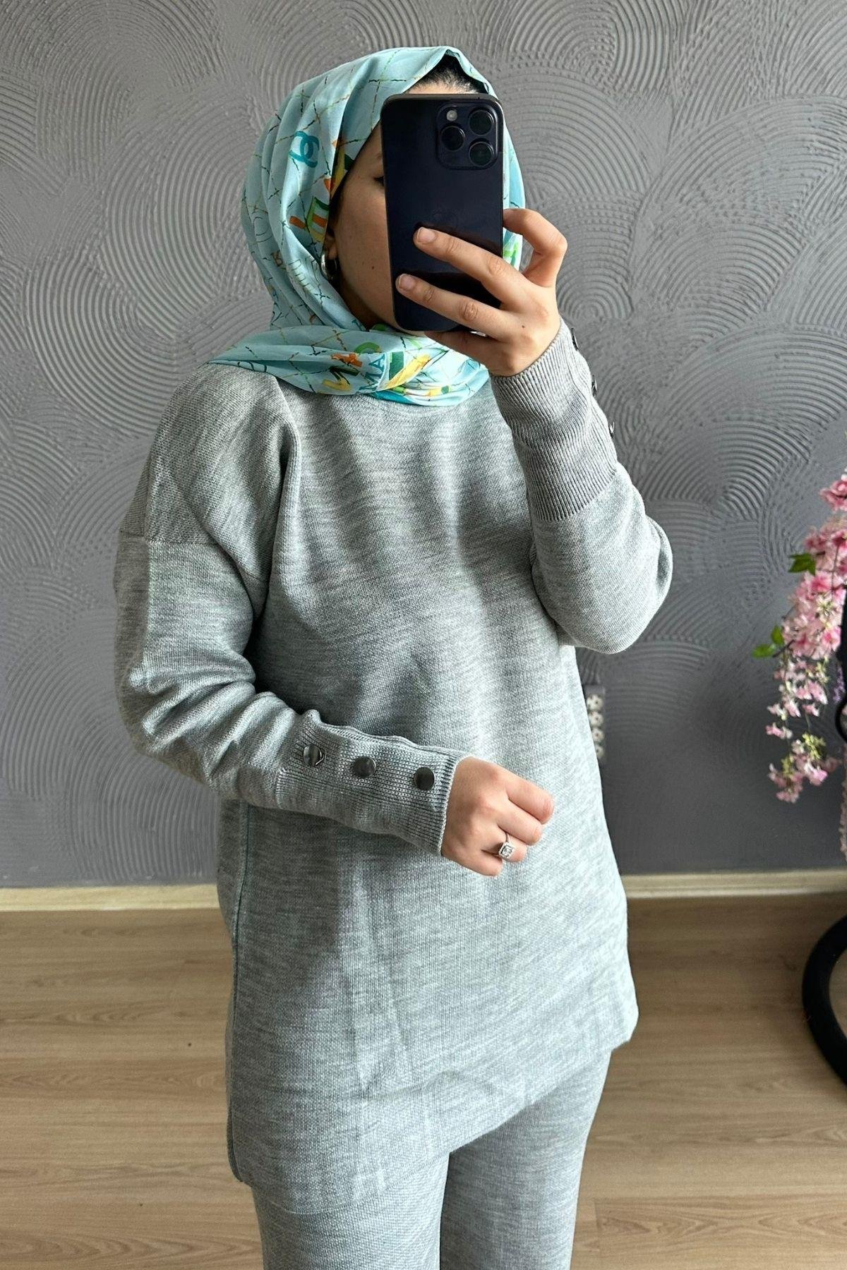 Dermiş Düğme Takım GRİ, Fiyatları Dermiş Düğme Takım GRİ – Haza Moda | Tesettür Giyim