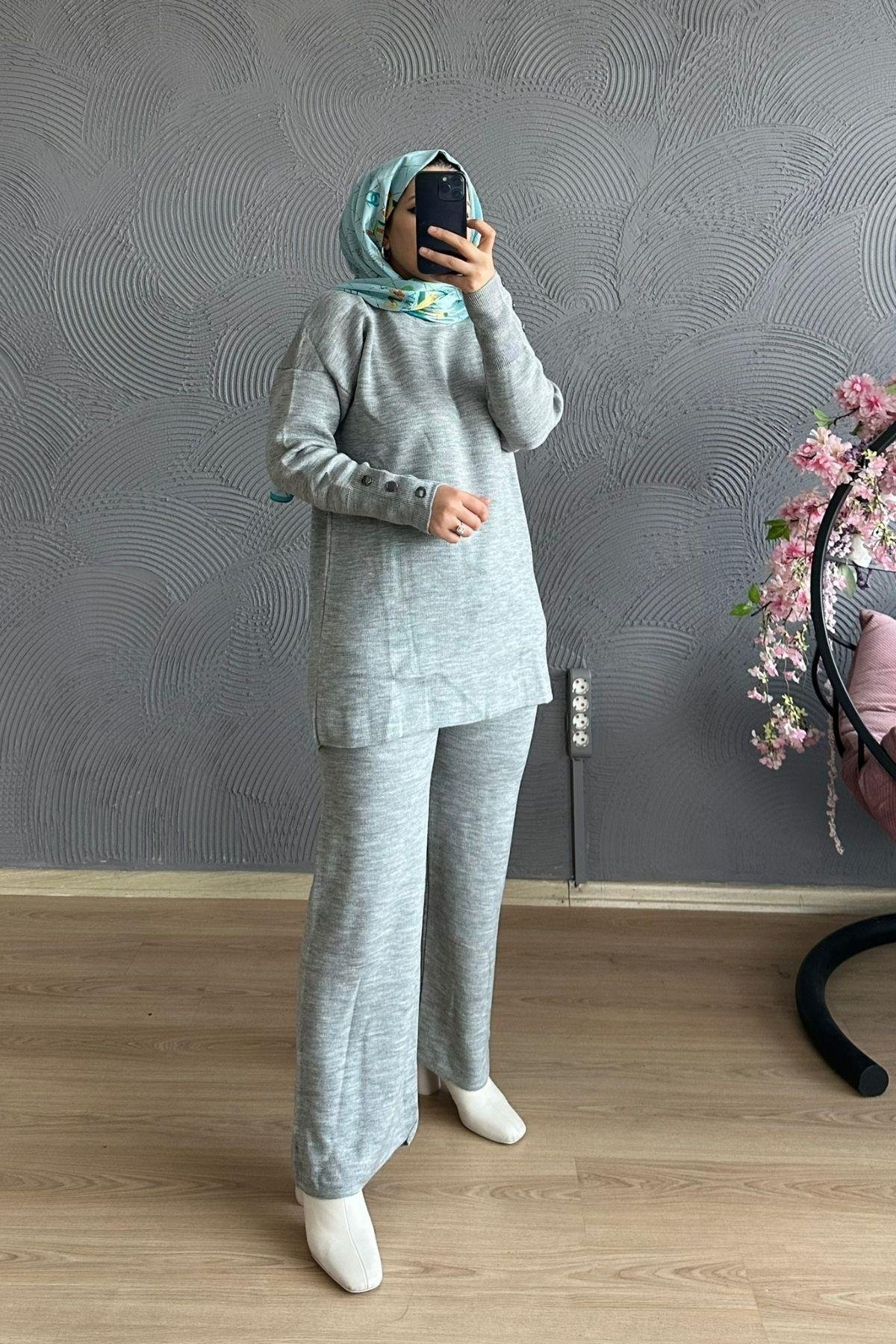 Dermiş Düğme Takım GRİ, Fiyatları Dermiş Düğme Takım GRİ – Haza Moda | Tesettür Giyim
