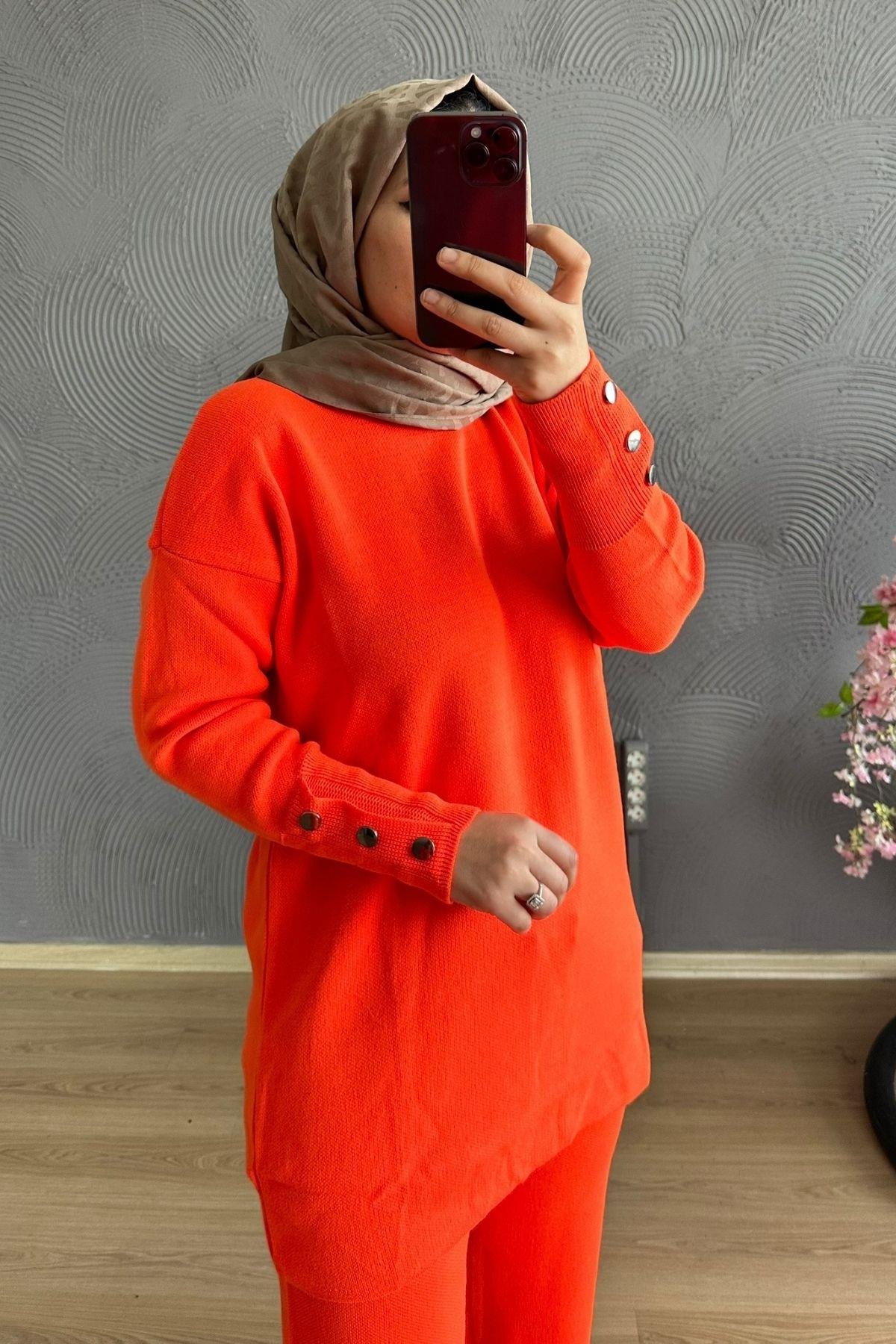Dermiş Düğme Takım TURUNCU, Fiyatları Dermiş Düğme Takım TURUNCU – Haza Moda | Tesettür Giyim