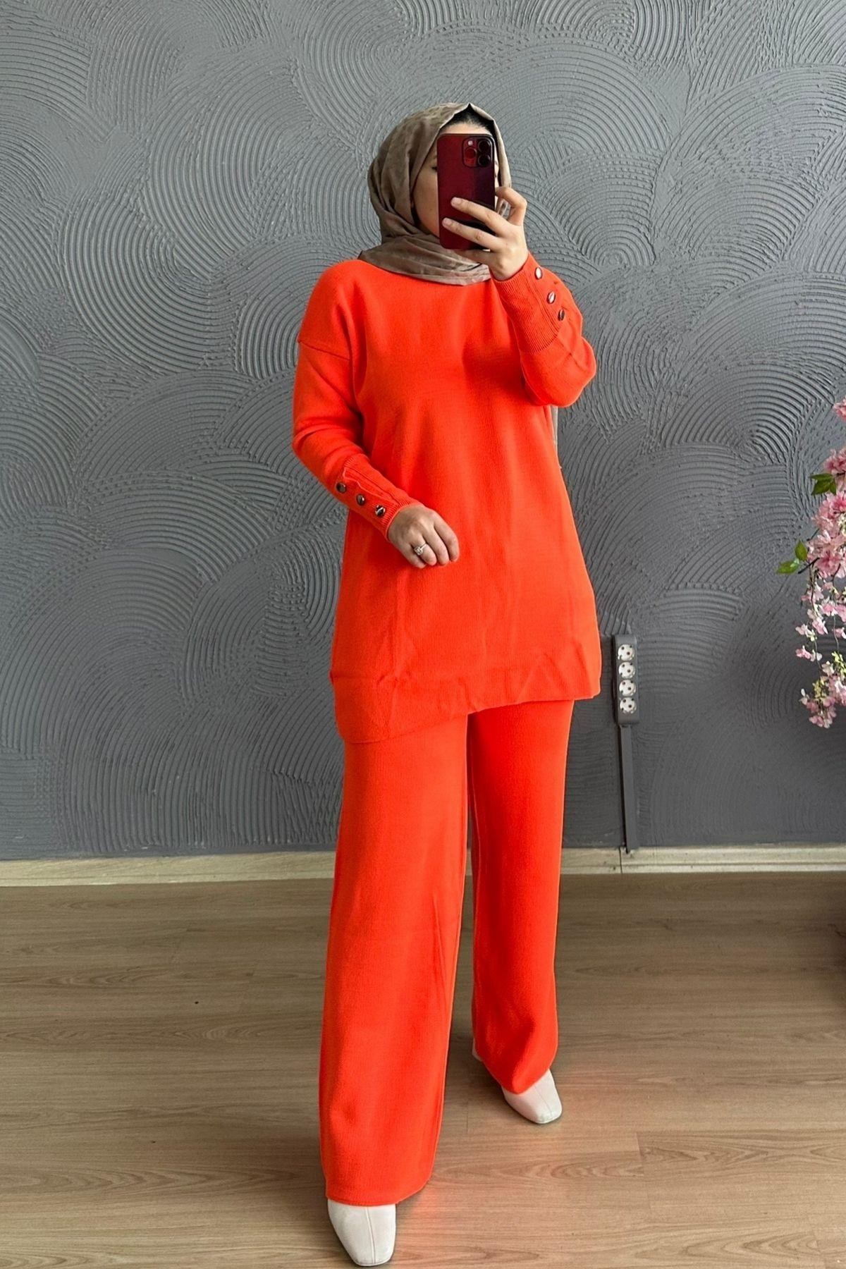 Dermiş Düğme Takım TURUNCU, Fiyatları Dermiş Düğme Takım TURUNCU – Haza Moda | Tesettür Giyim