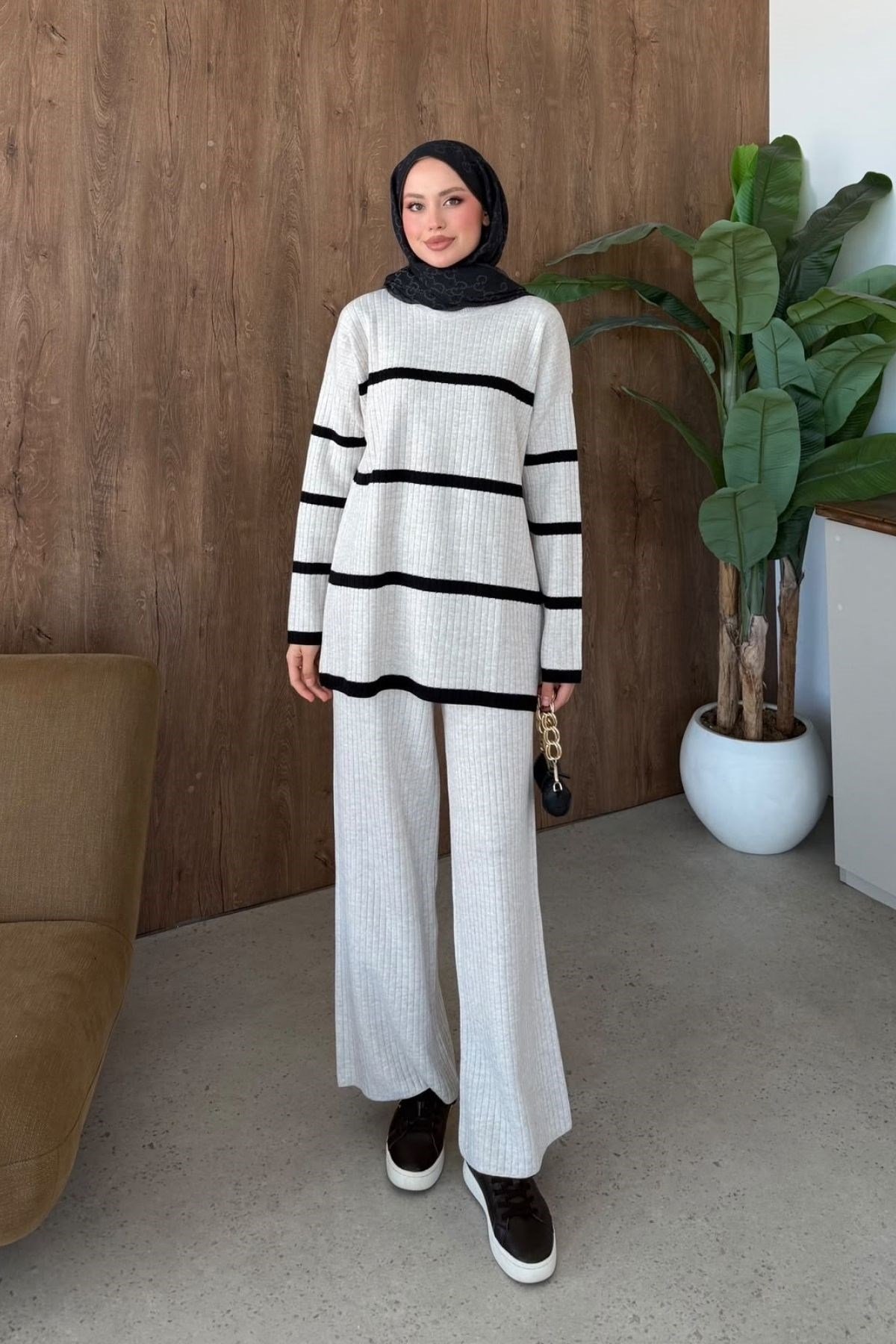 Deyzi Triko Takım Bej, Fiyatları Deyzi Triko Takım Bej– Haza Moda | Tesettür Giyim